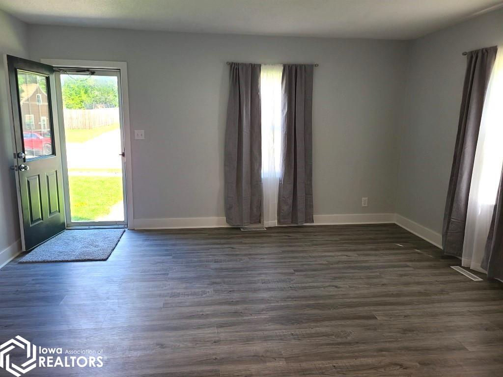 1424 N Hampshire Avenue, Mason City, Iowa image 2