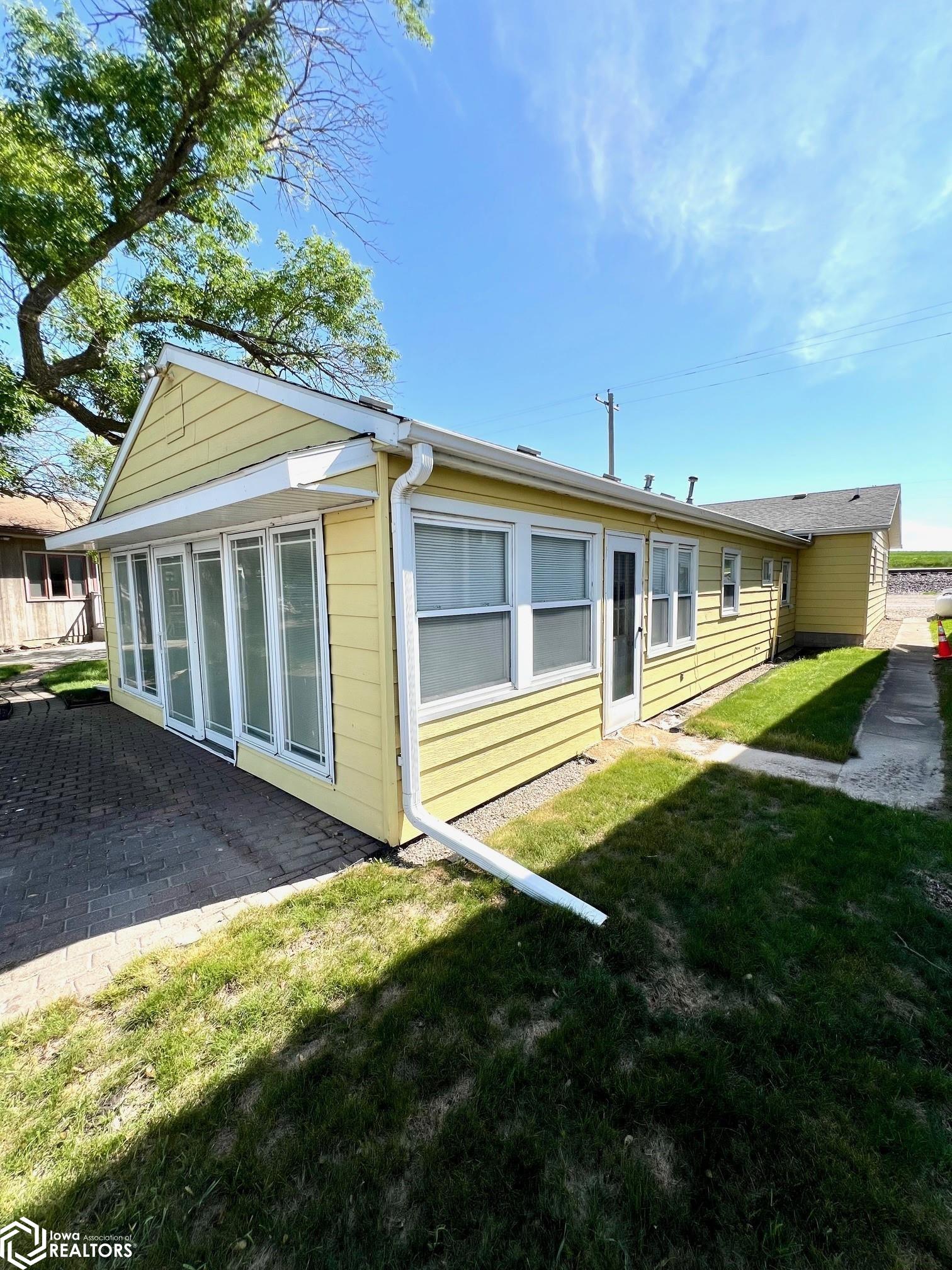 1881 Cornelia Drive, Clarion, Iowa image 4