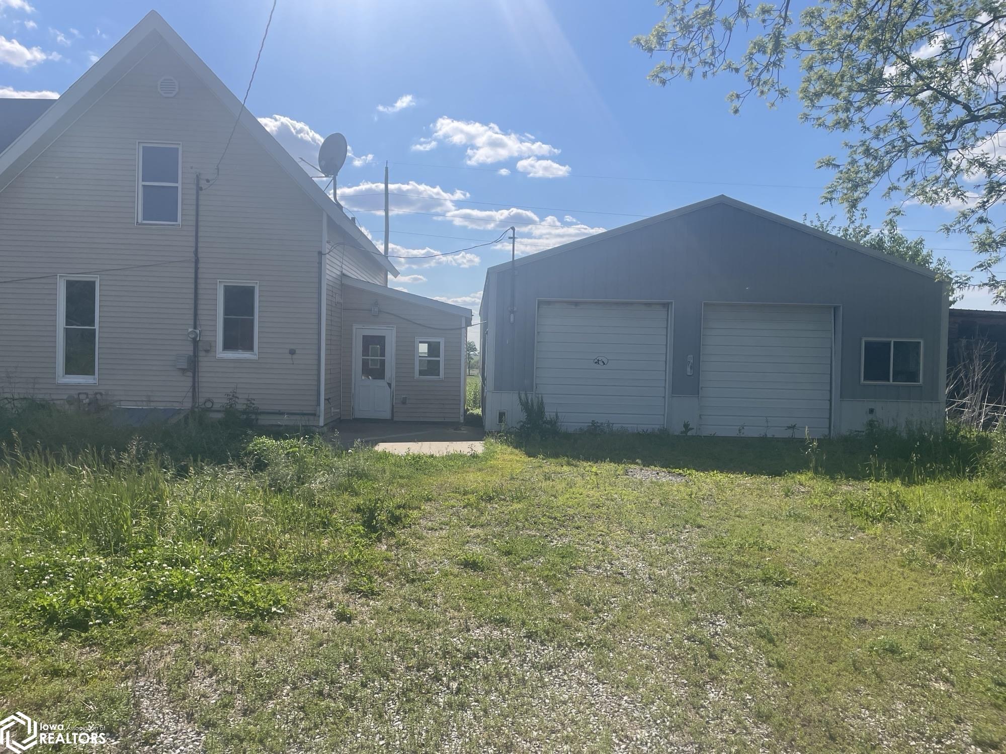 2902 Water Street, Columbus City, Iowa image 1