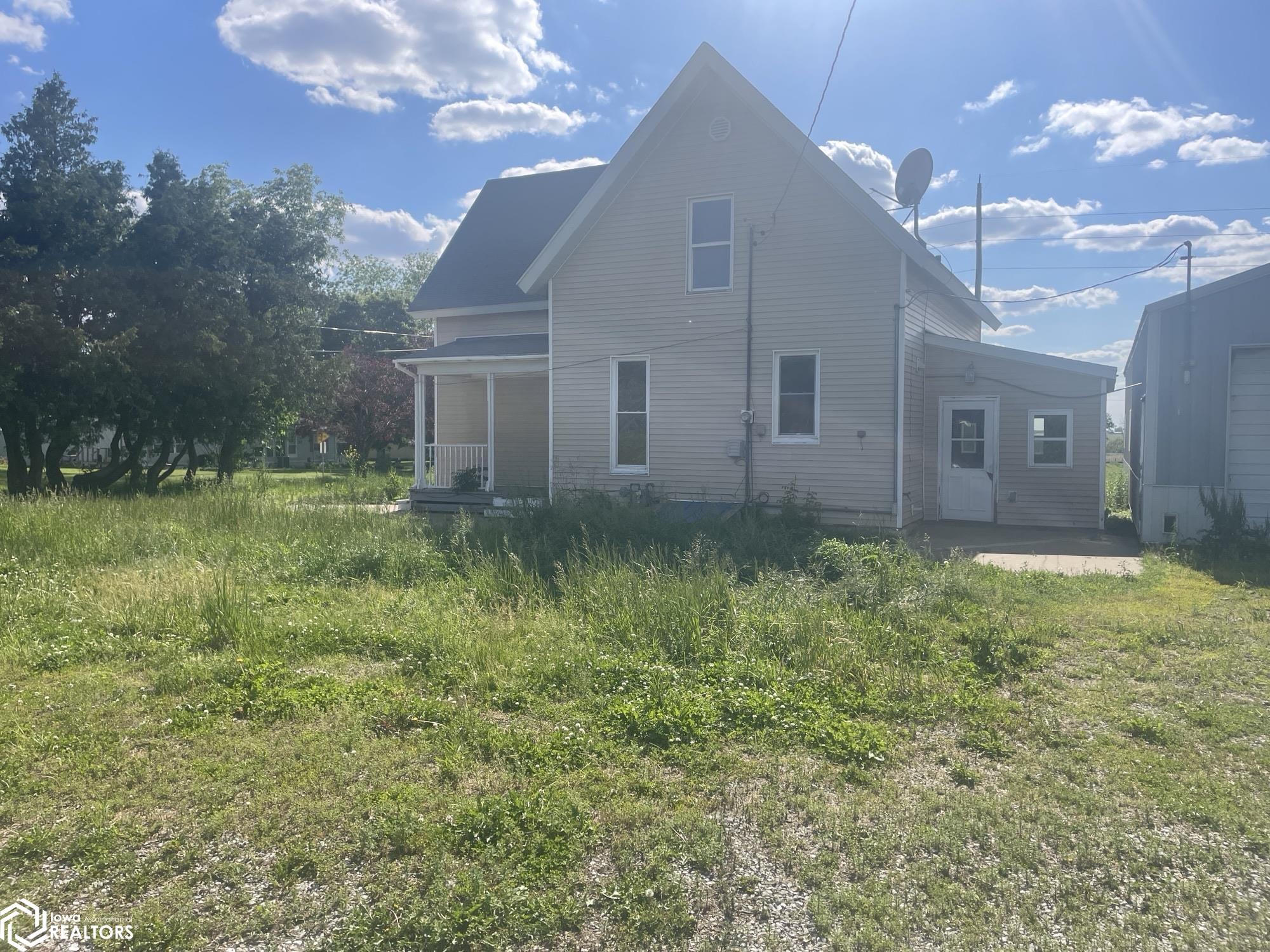 2902 Water Street, Columbus City, Iowa image 2