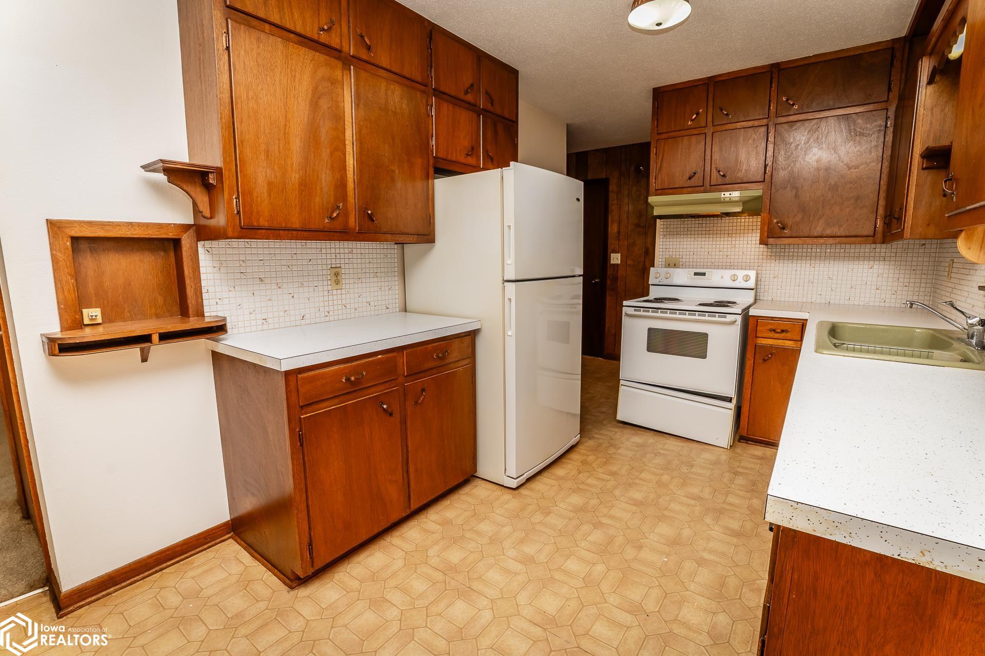 201 E Grundy Avenue, Conrad, Iowa image 5