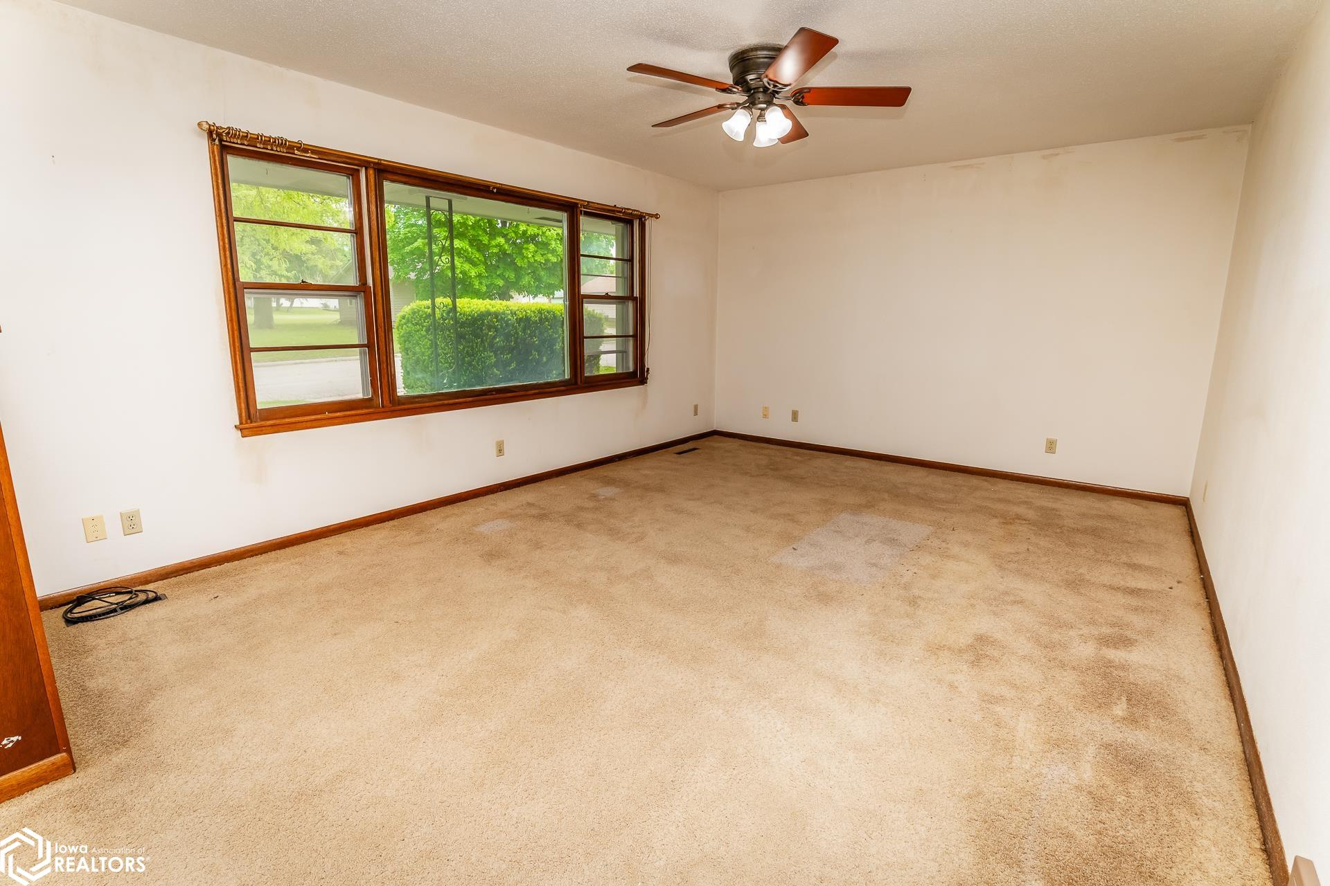 201 E Grundy Avenue, Conrad, Iowa image 8