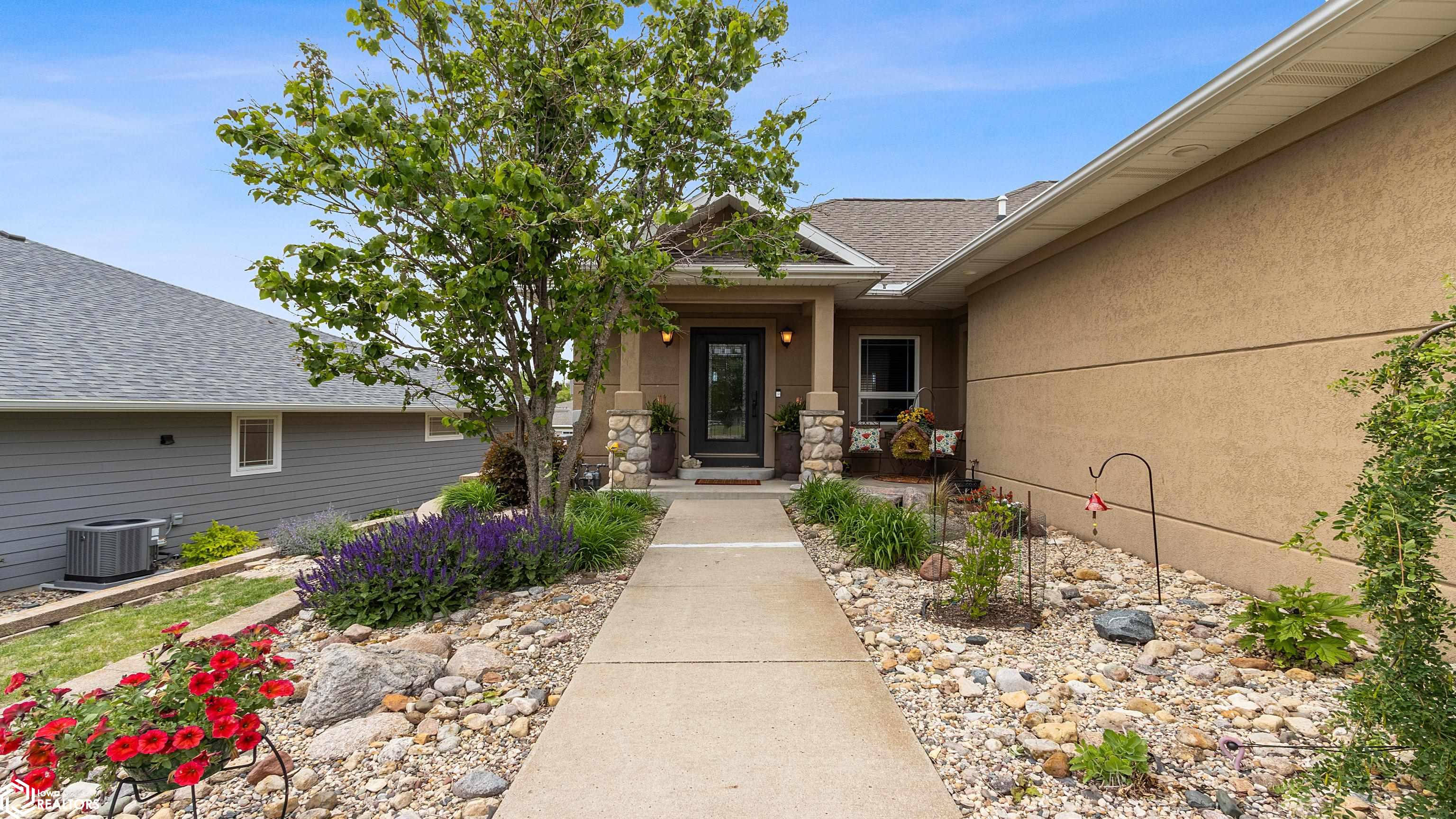 510 Lexington Drive, Clear Lake, Iowa image 2