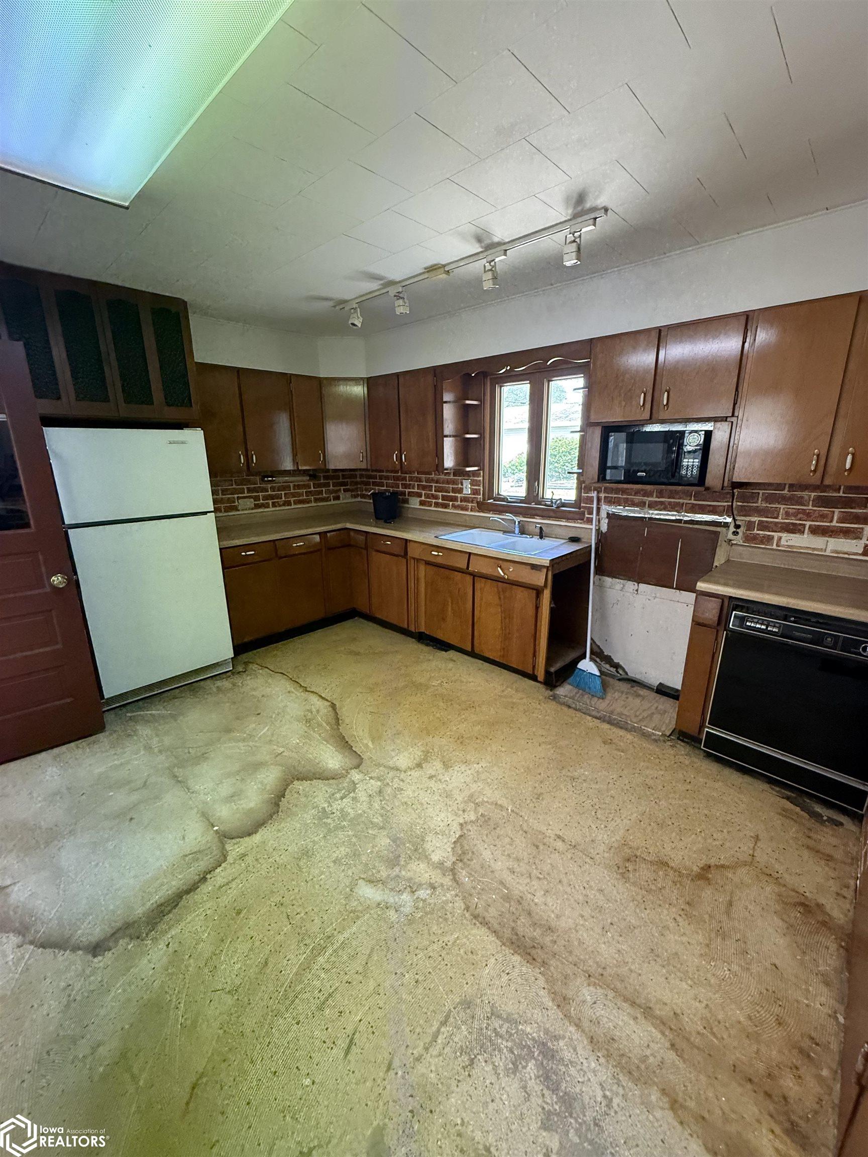 2041 Highland Avenue, Burlington, Iowa image 6