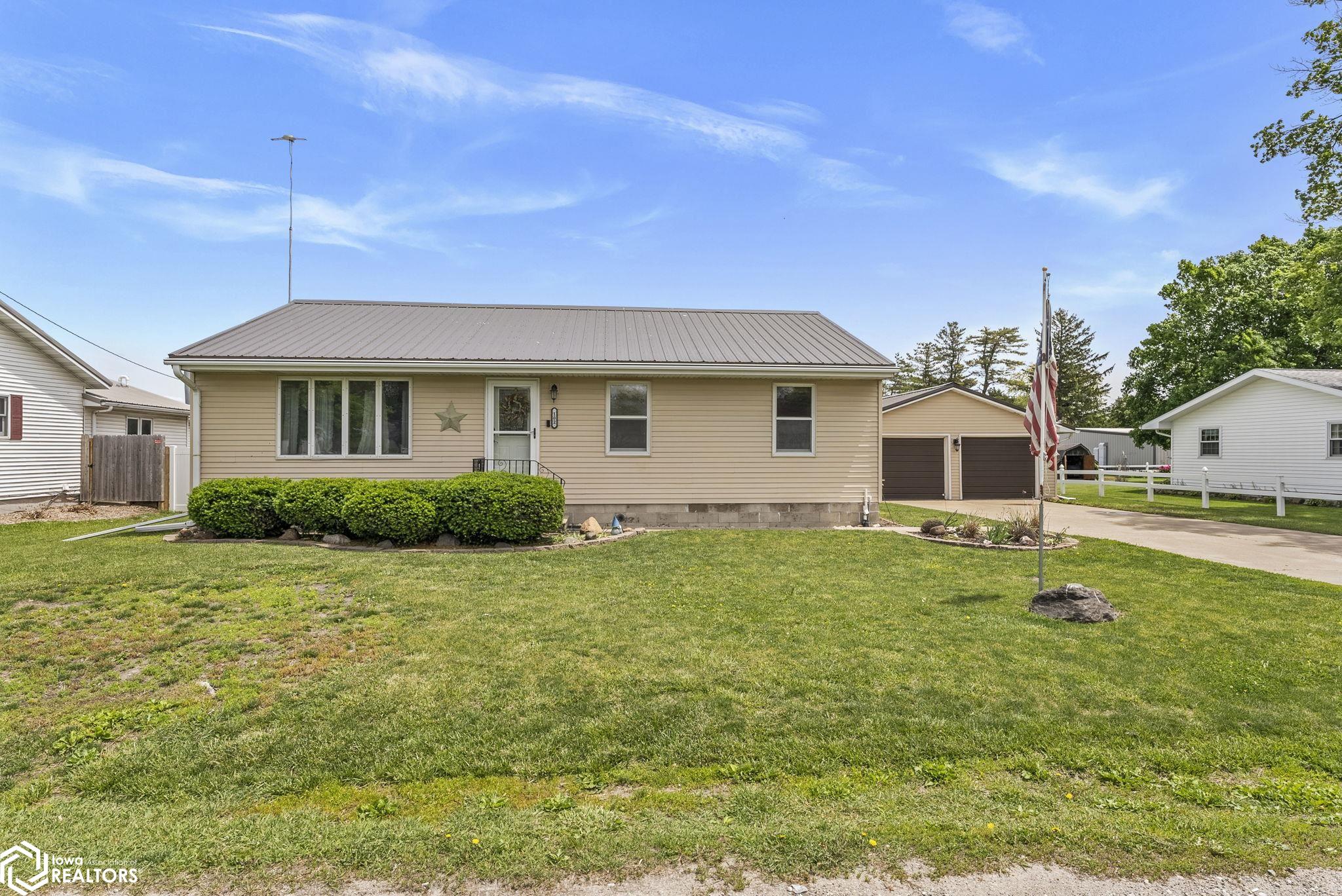 102 S 15th Avenue, Washington, Iowa image 2