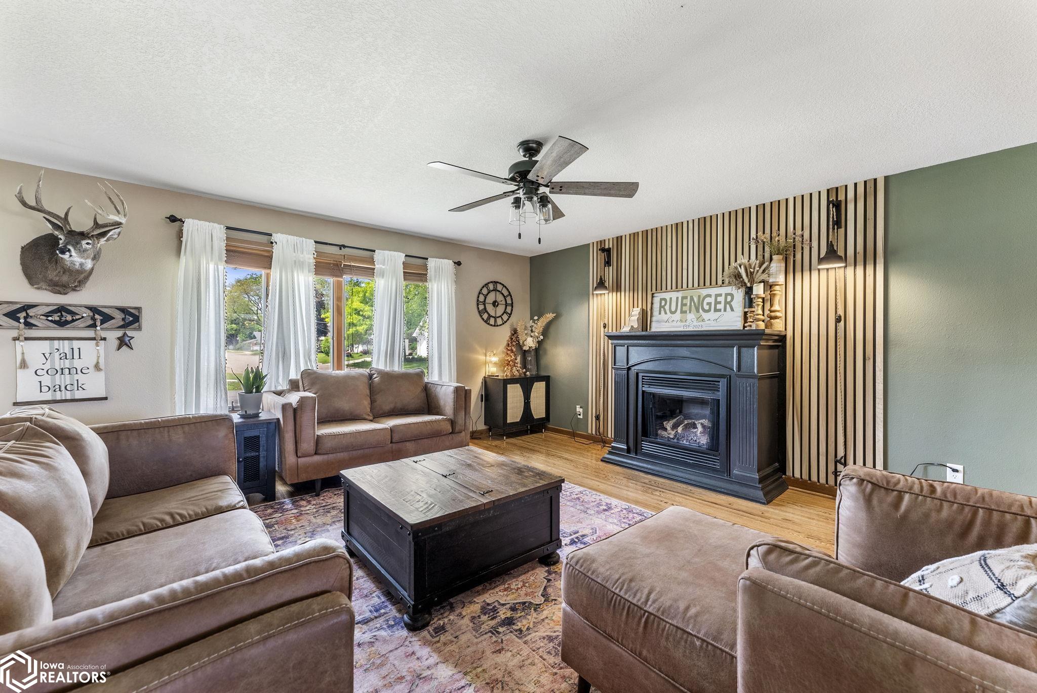 102 S 15th Avenue, Washington, Iowa image 12