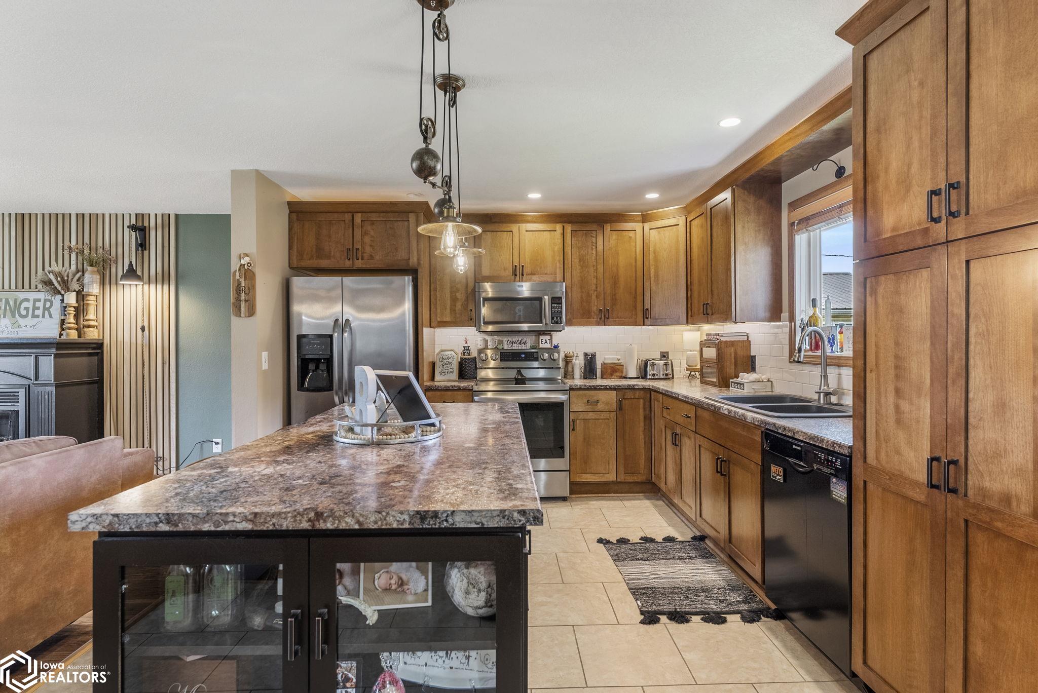 102 S 15th Avenue, Washington, Iowa image 15