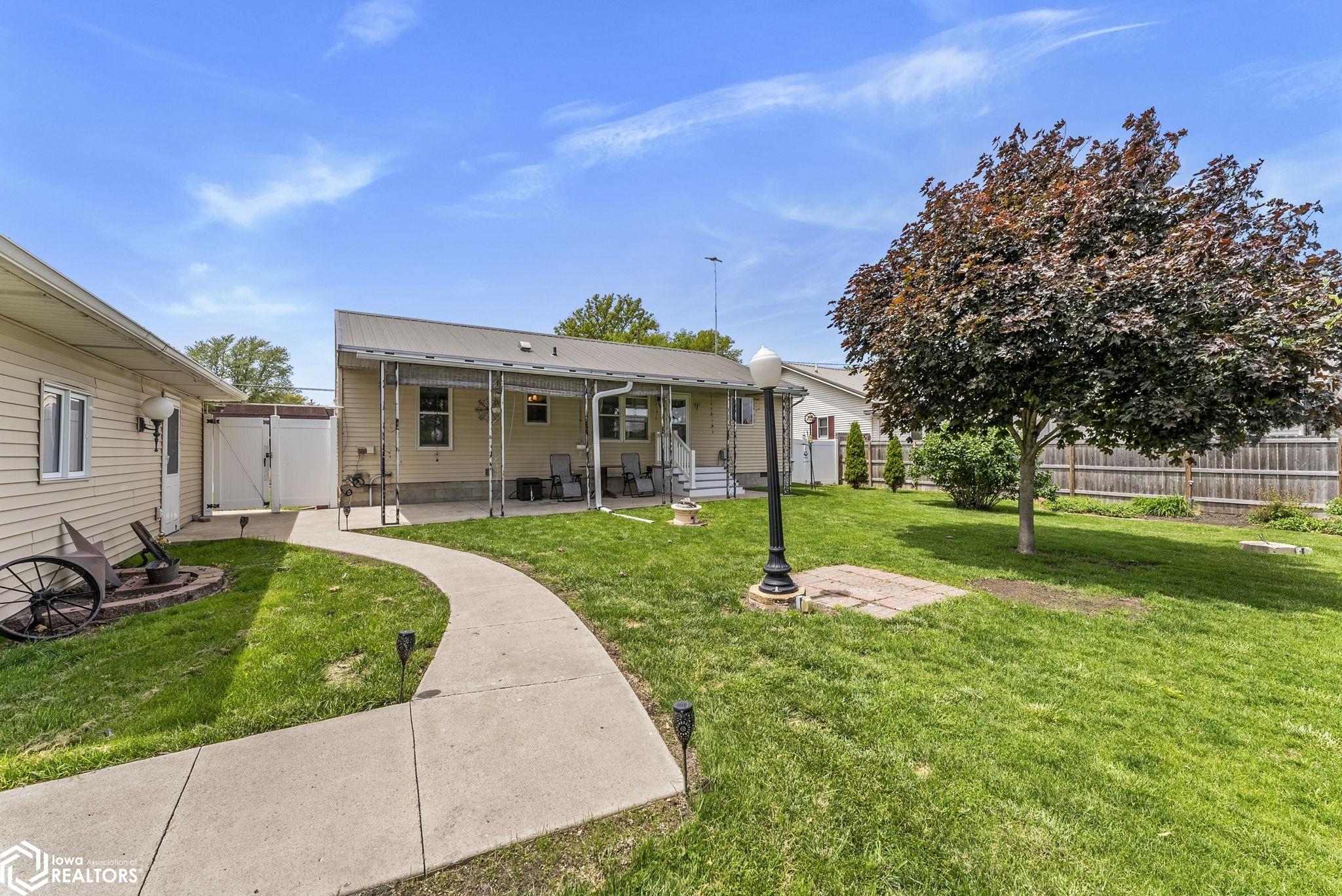102 S 15th Avenue, Washington, Iowa image 4
