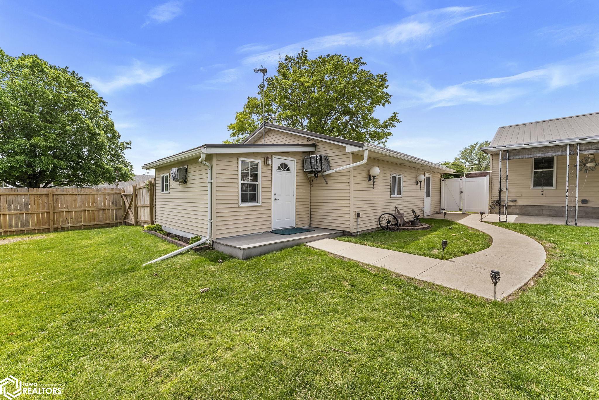 102 S 15th Avenue, Washington, Iowa image 8