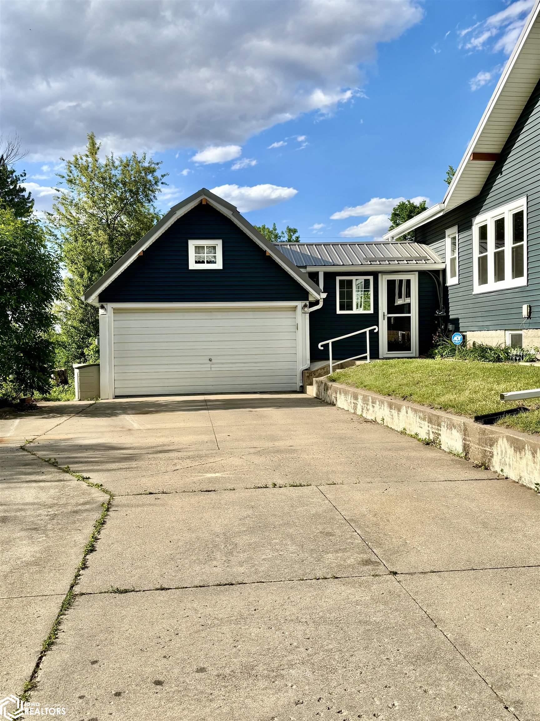 1809 W Summit Street, Marshalltown, Iowa image 3