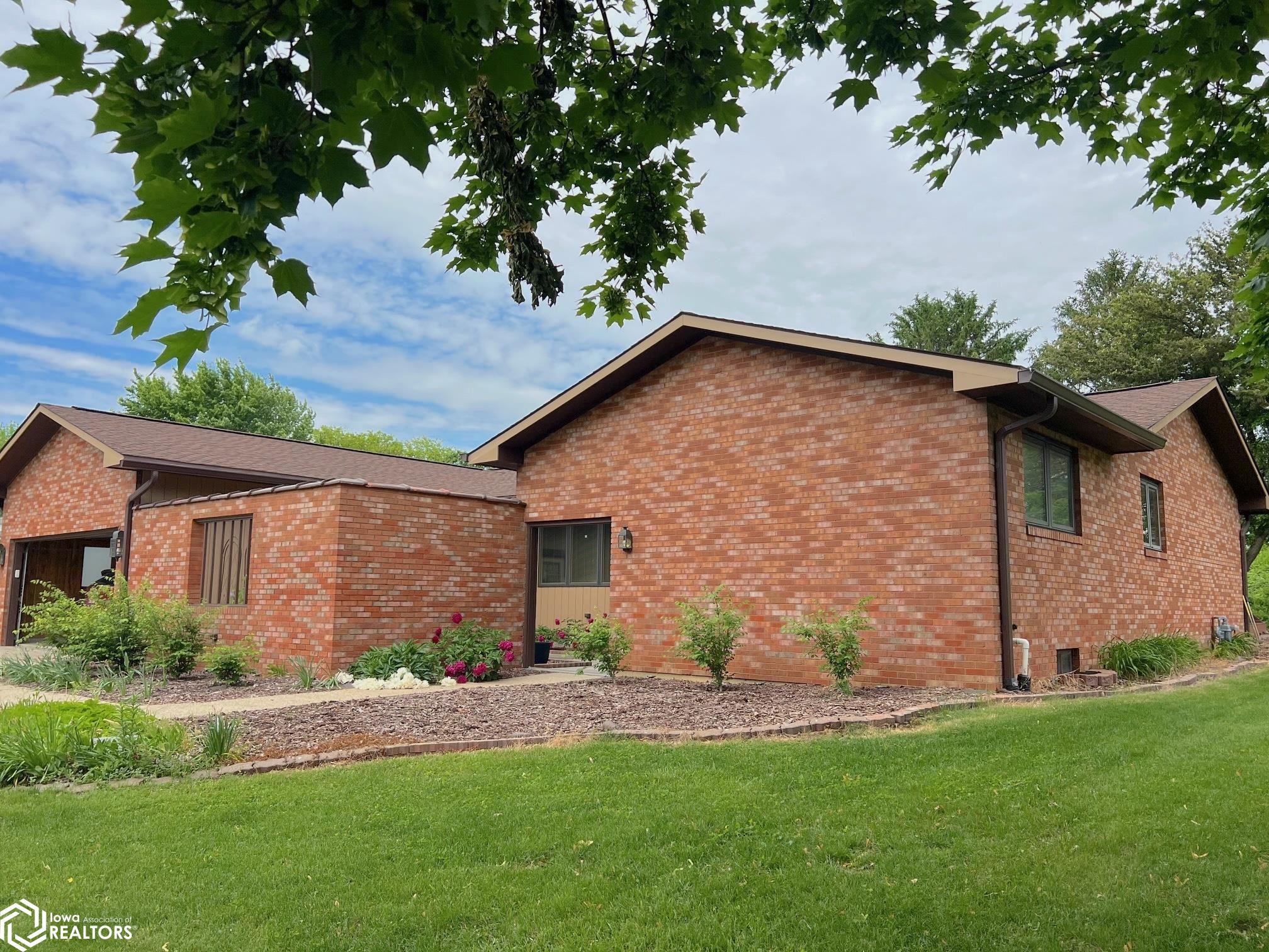 524 Harrison Street, Victor, Iowa image 1