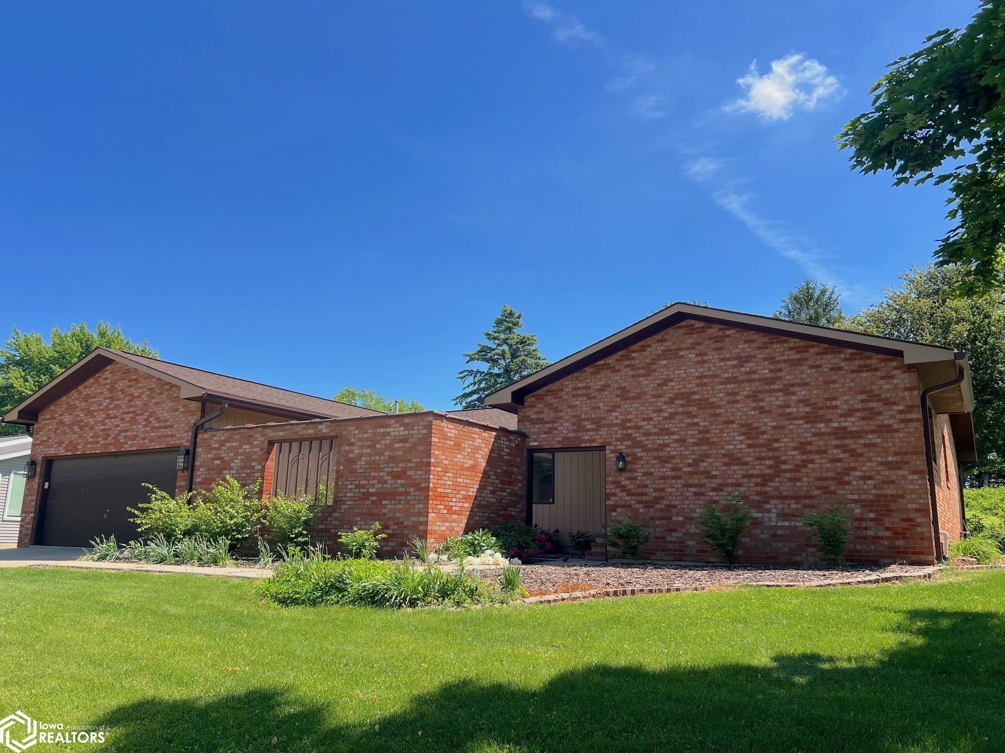 524 Harrison Street, Victor, Iowa image 2