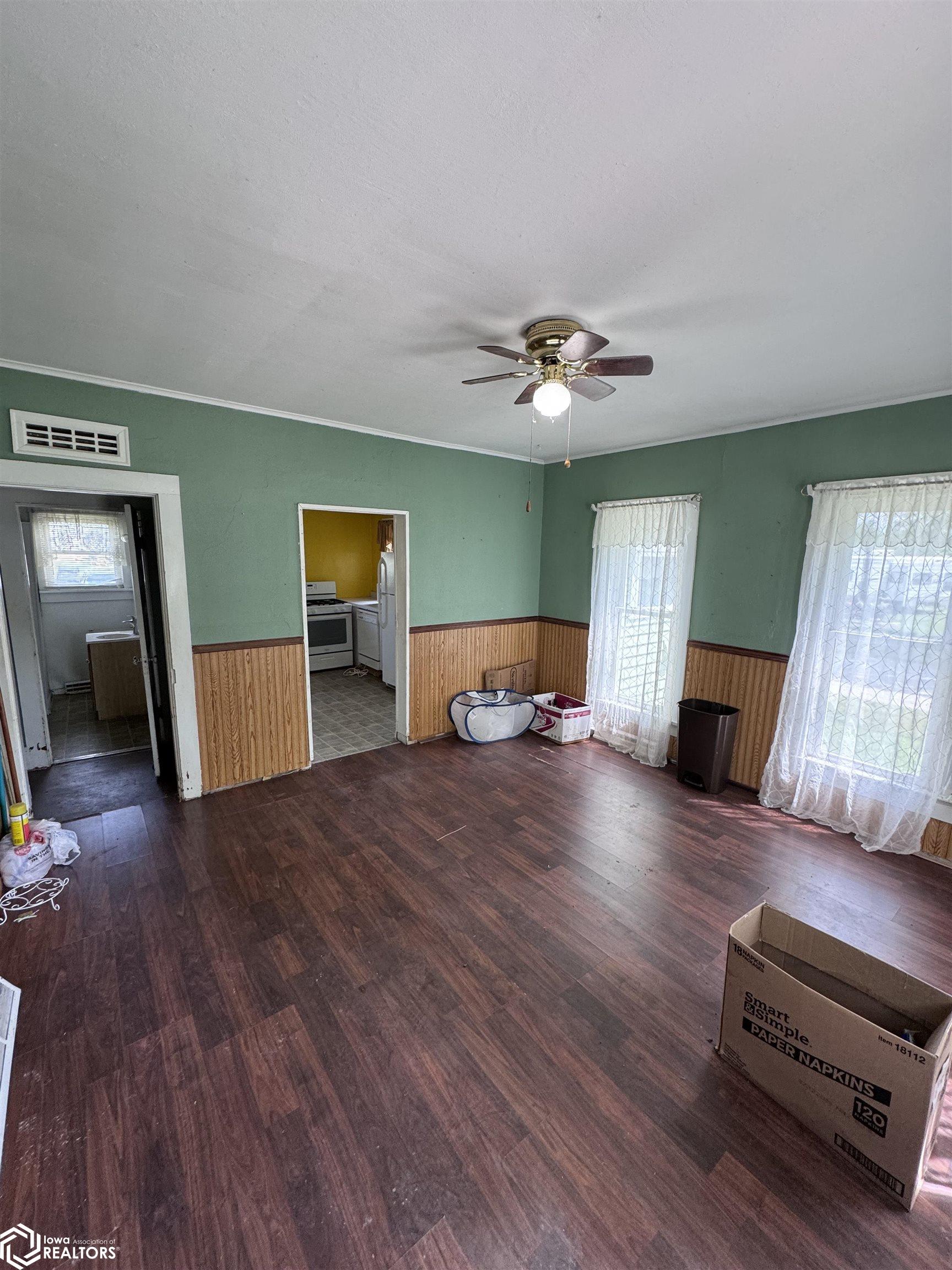 215 E Ames Street, Russell, Iowa image 2