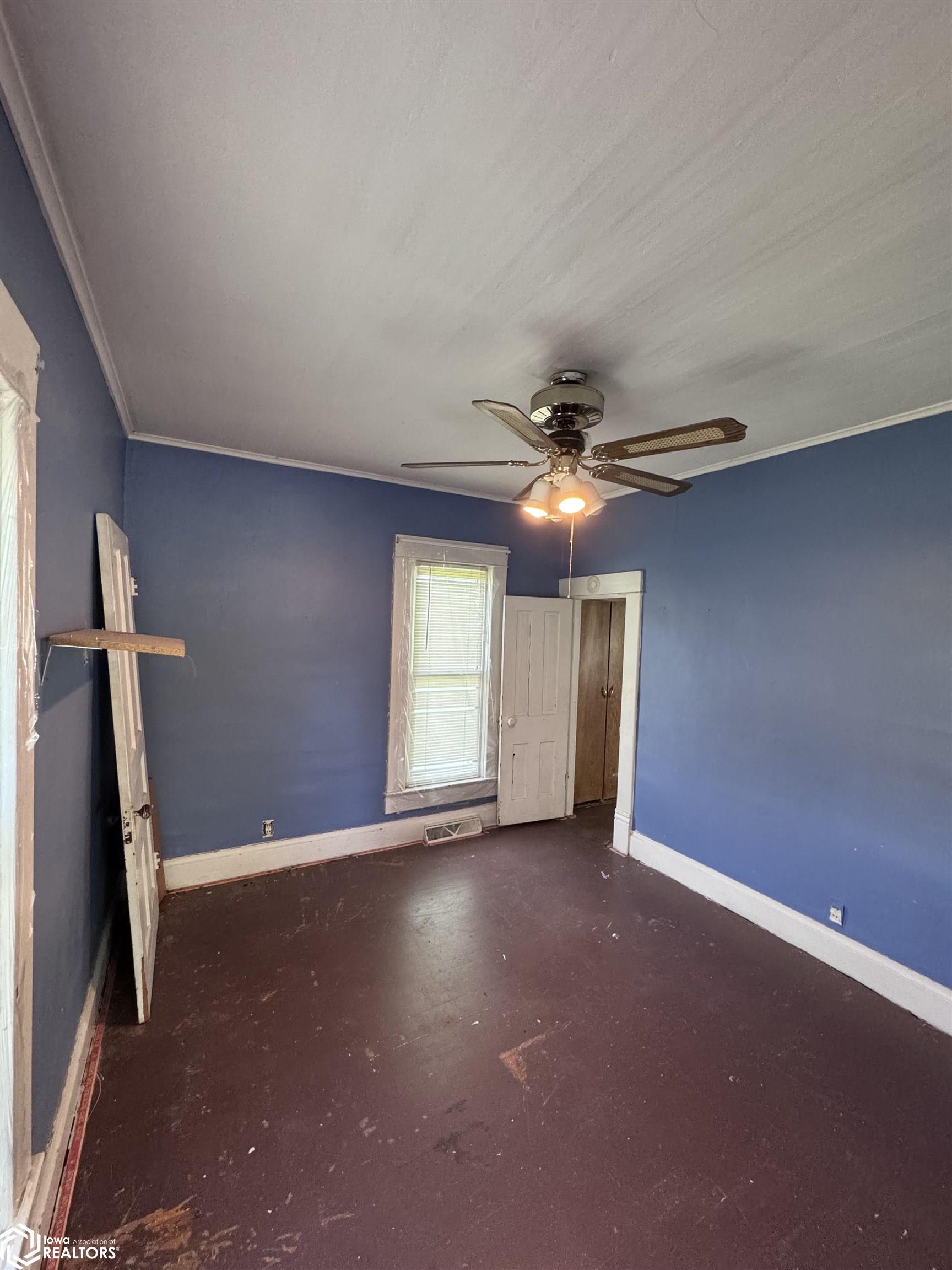 215 E Ames Street, Russell, Iowa image 3