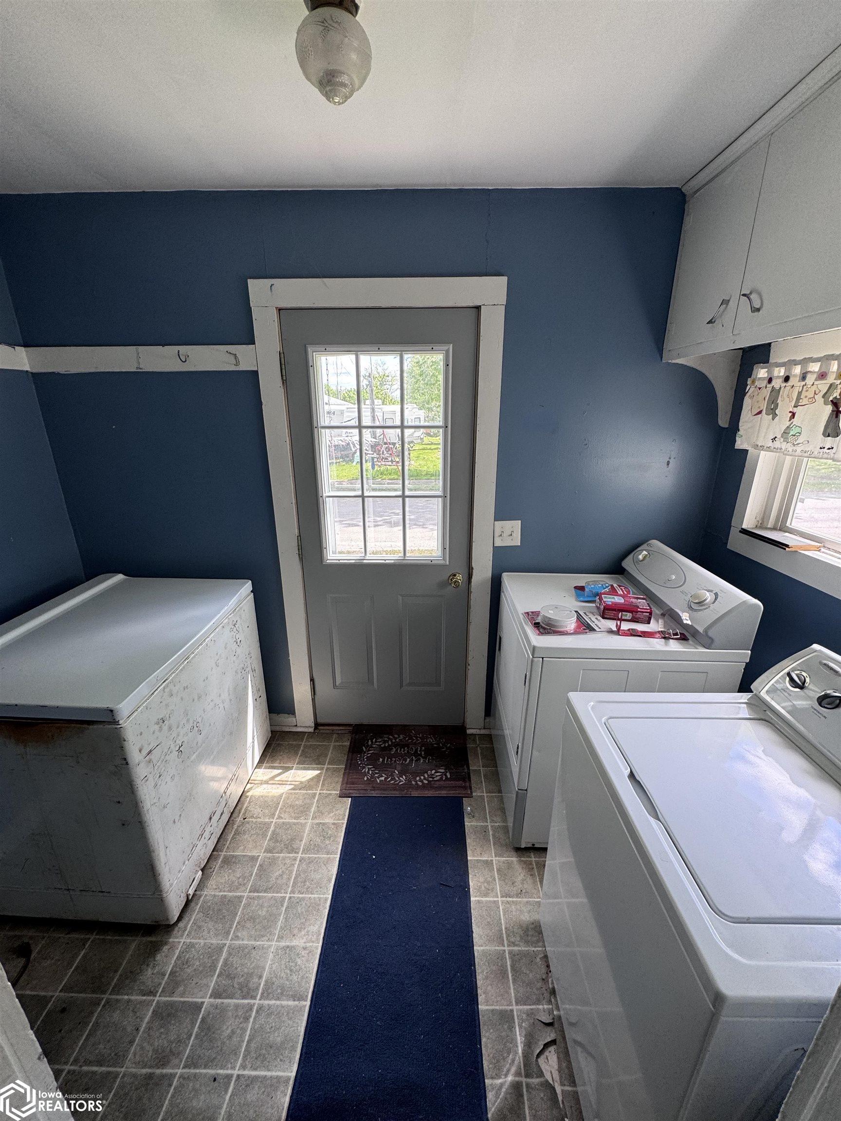 215 E Ames Street, Russell, Iowa image 6
