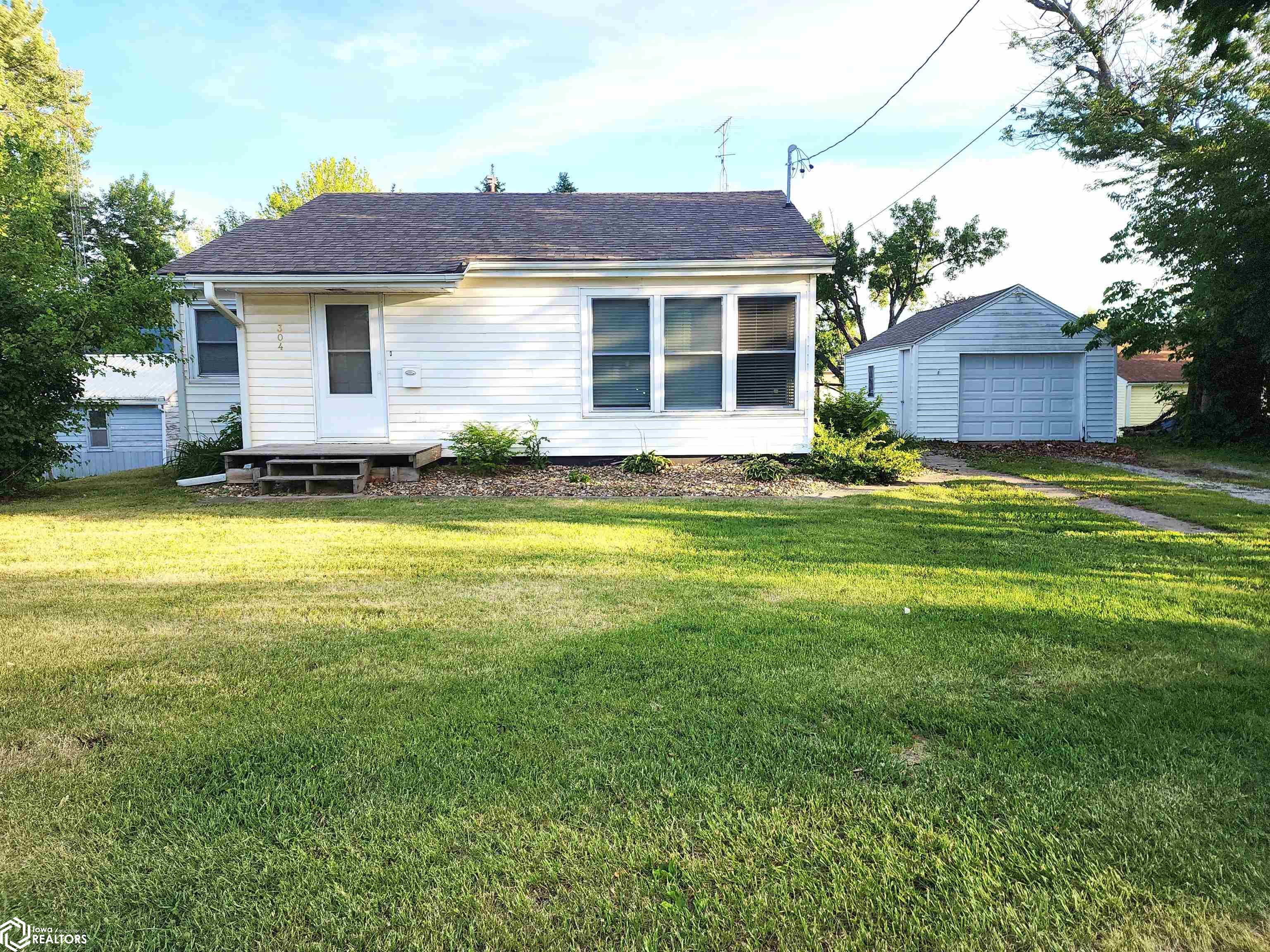304 E Jackson Street, Corydon, Iowa image 1