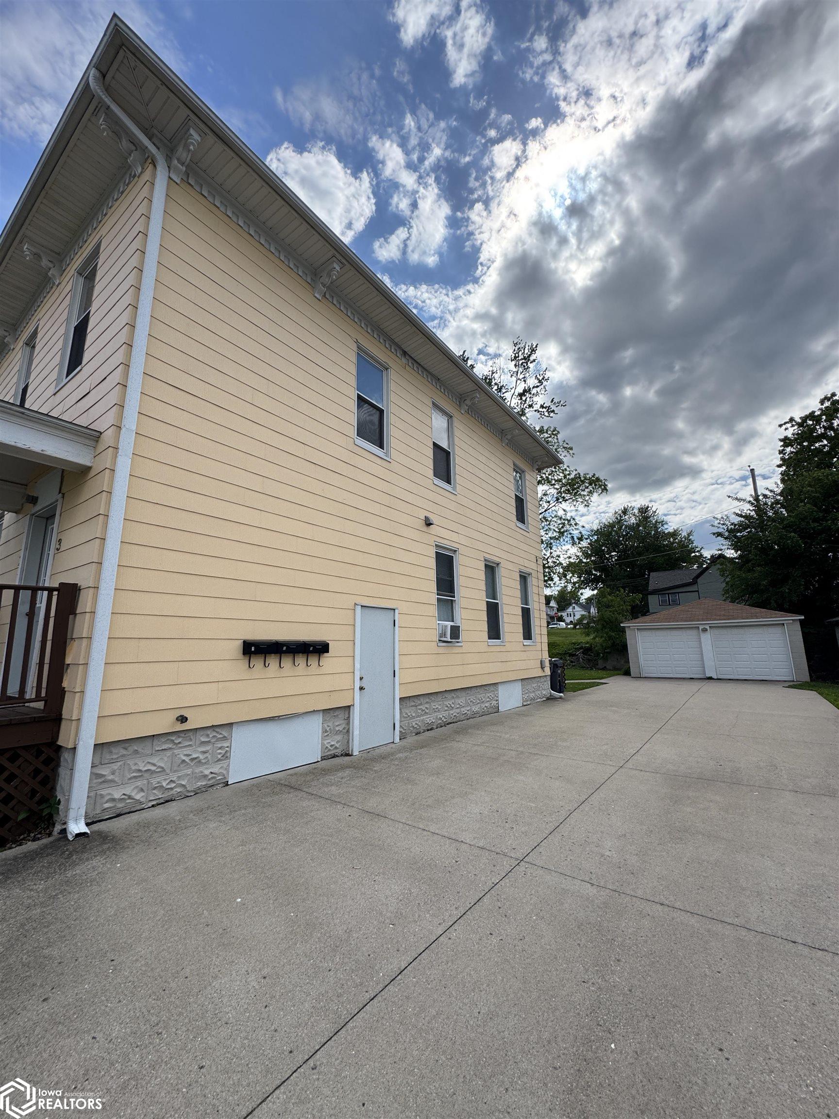 329 S Marshall Street, Burlington, Iowa image 2