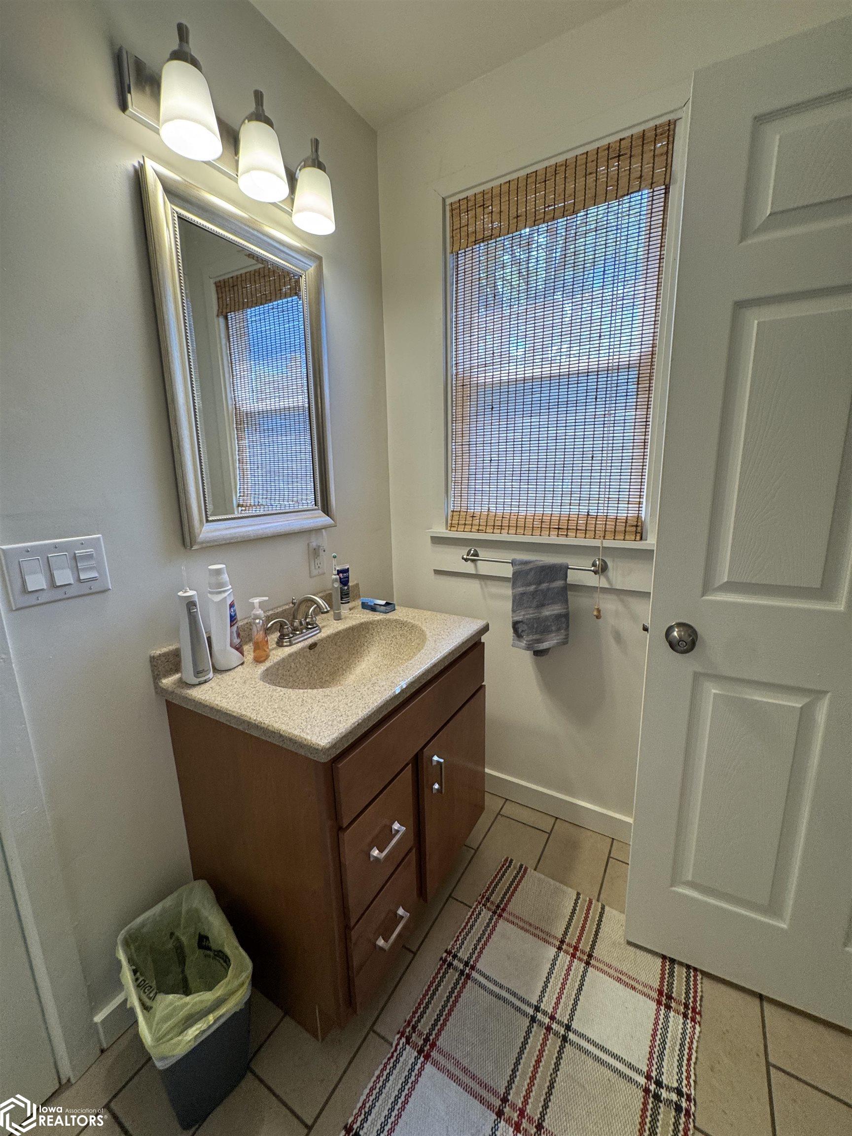 329 S Marshall Street, Burlington, Iowa image 13