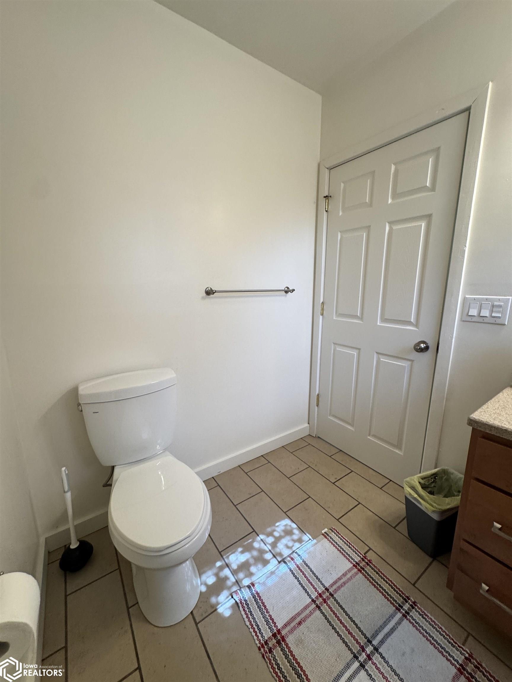 329 S Marshall Street, Burlington, Iowa image 14