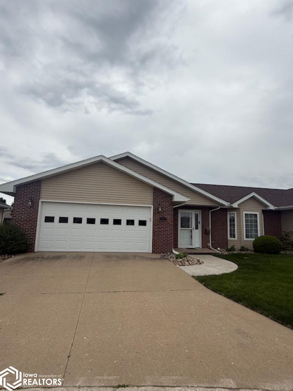 1557 Mason Lane, Burlington, Iowa image 1