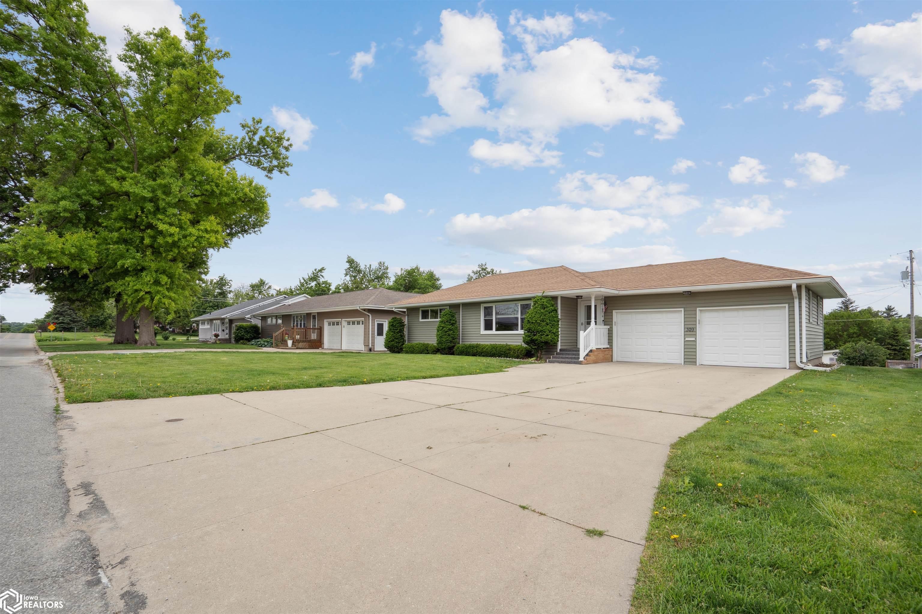 309 S 12th Street, Marshalltown, Iowa image 2