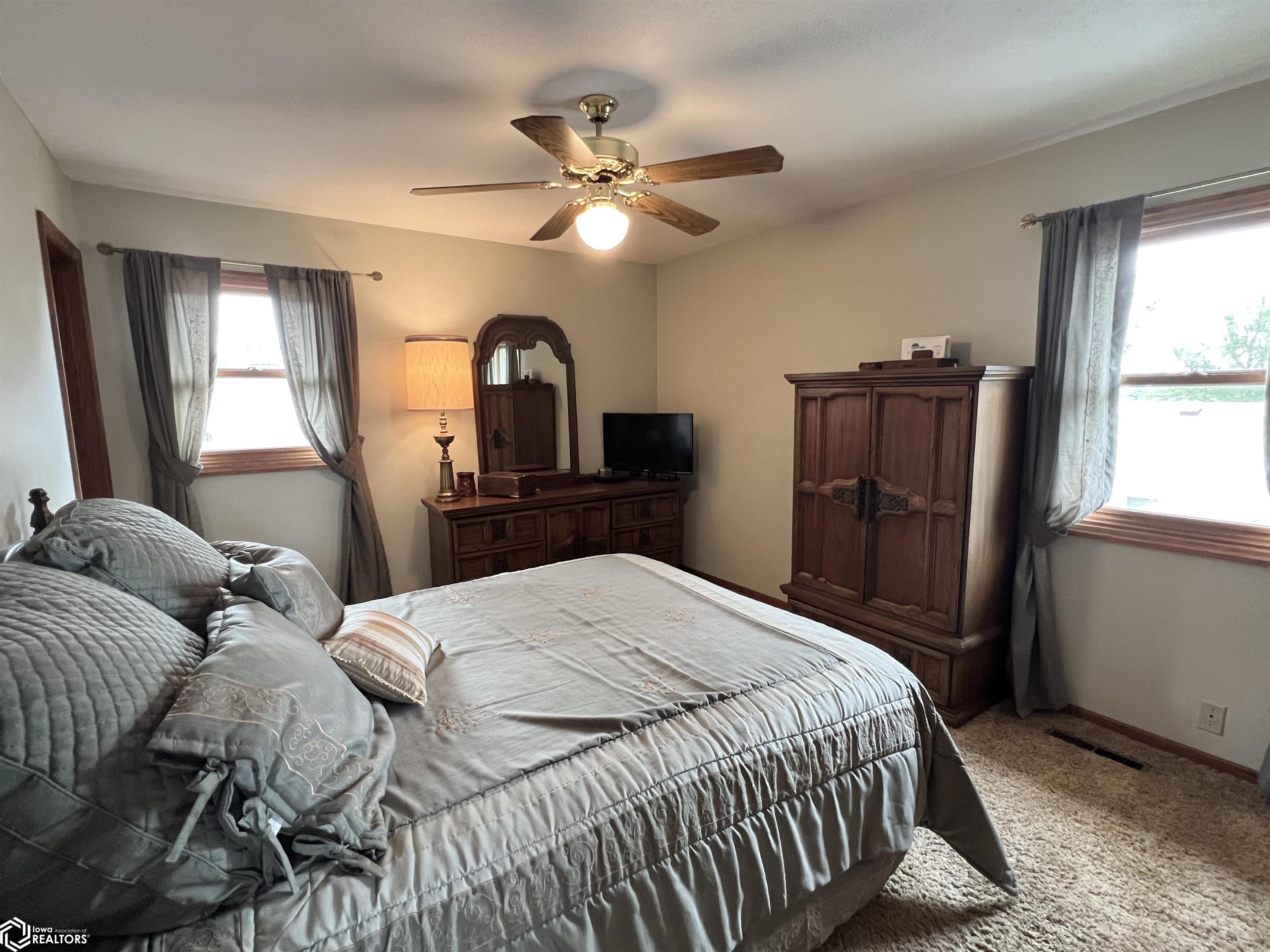 210 E 24th Street, Newton, Iowa image 15