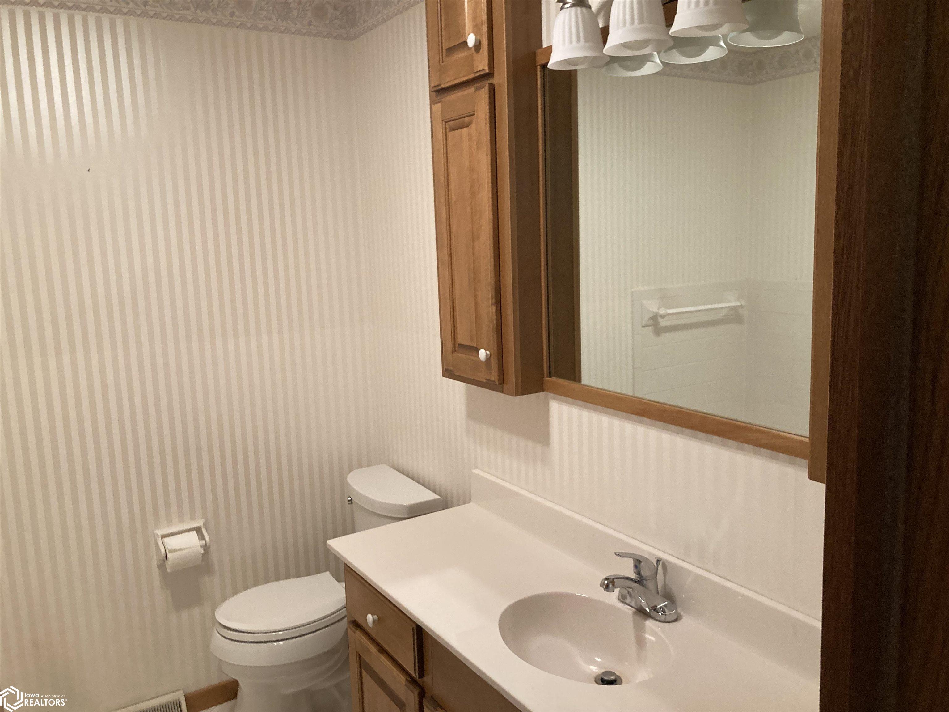 2601 S 3rd Street, Burlington, Iowa image 9