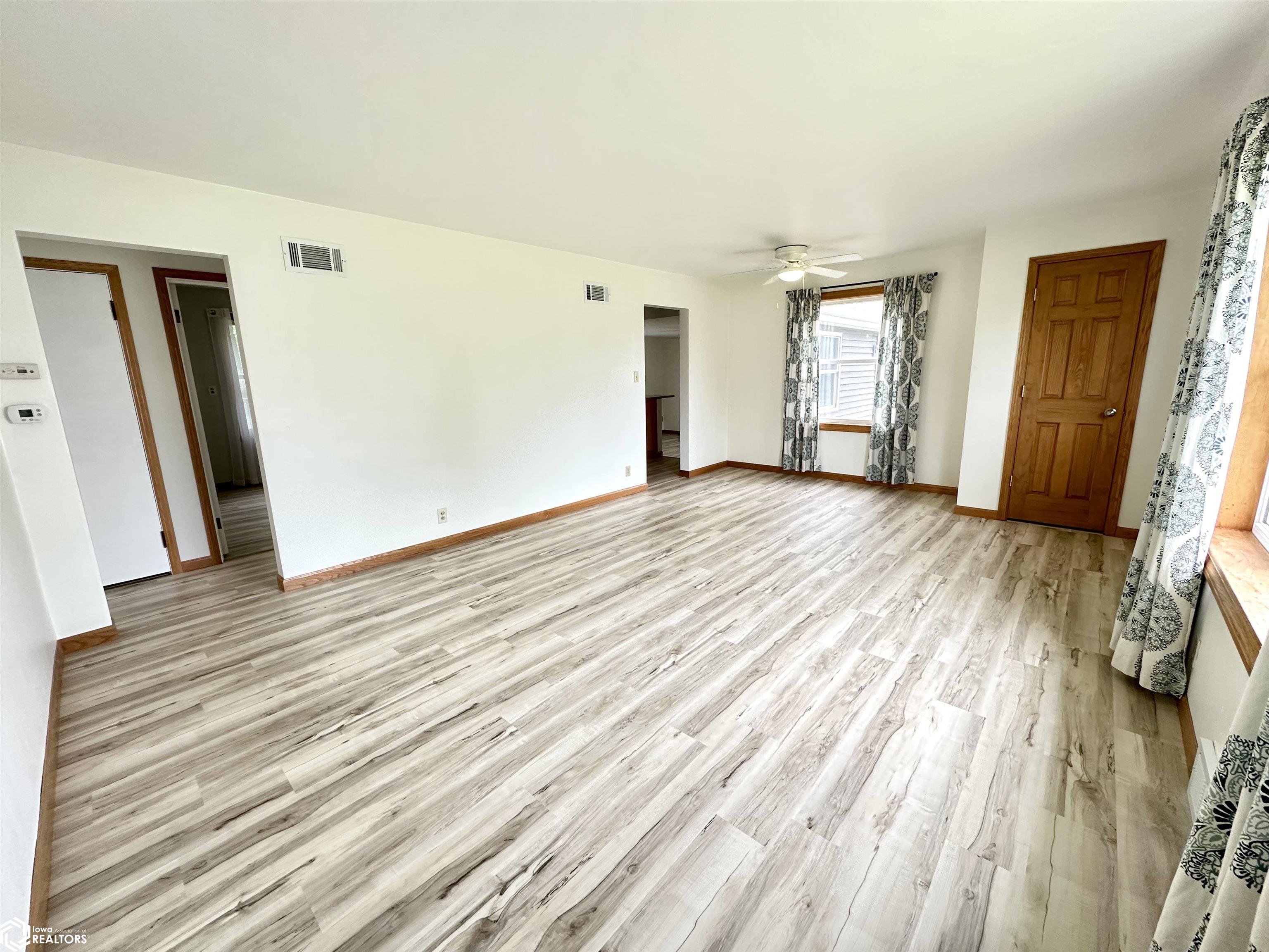 1528 8th Avenue, Grinnell, Iowa image 3