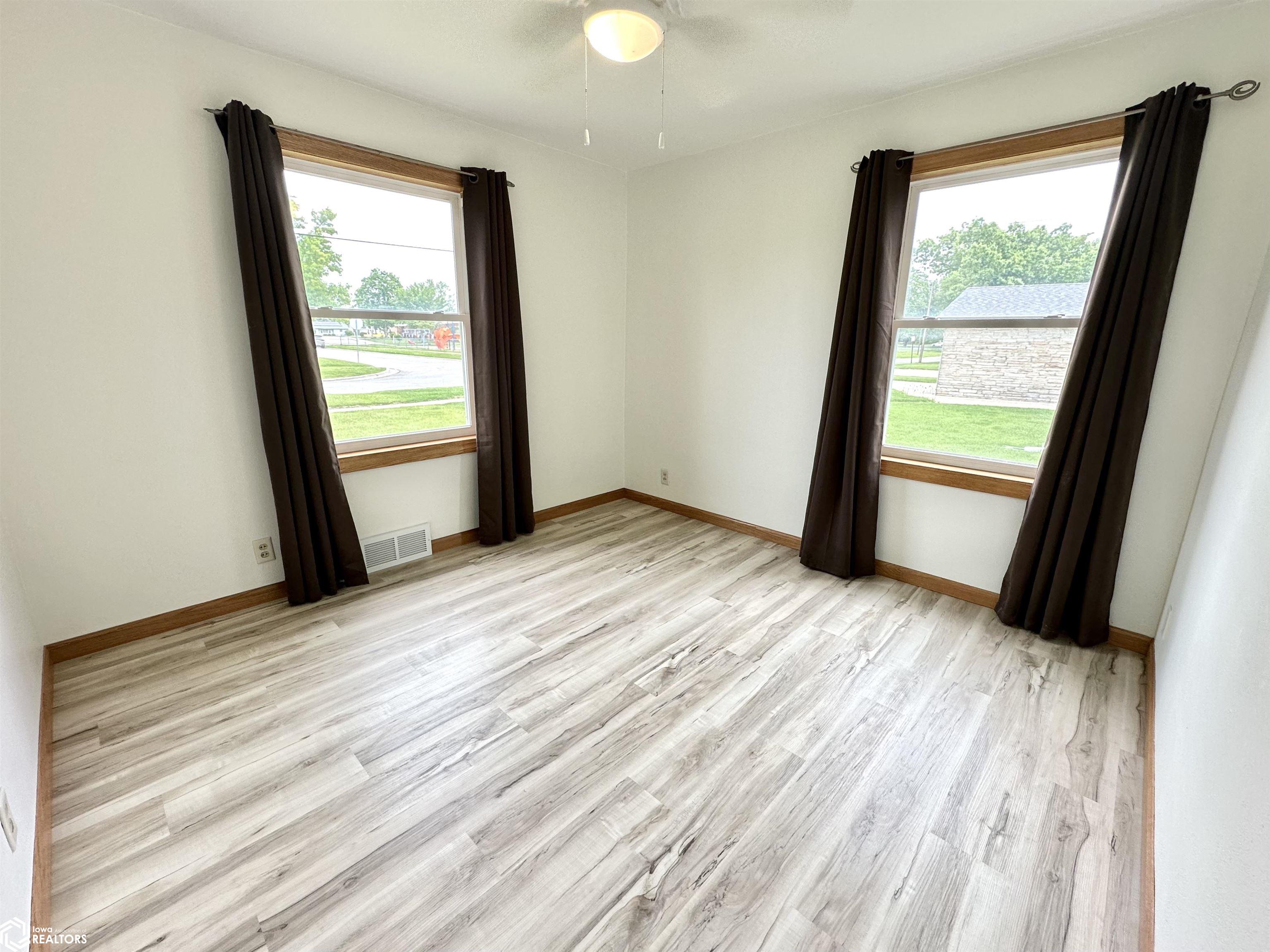 1528 8th Avenue, Grinnell, Iowa image 28