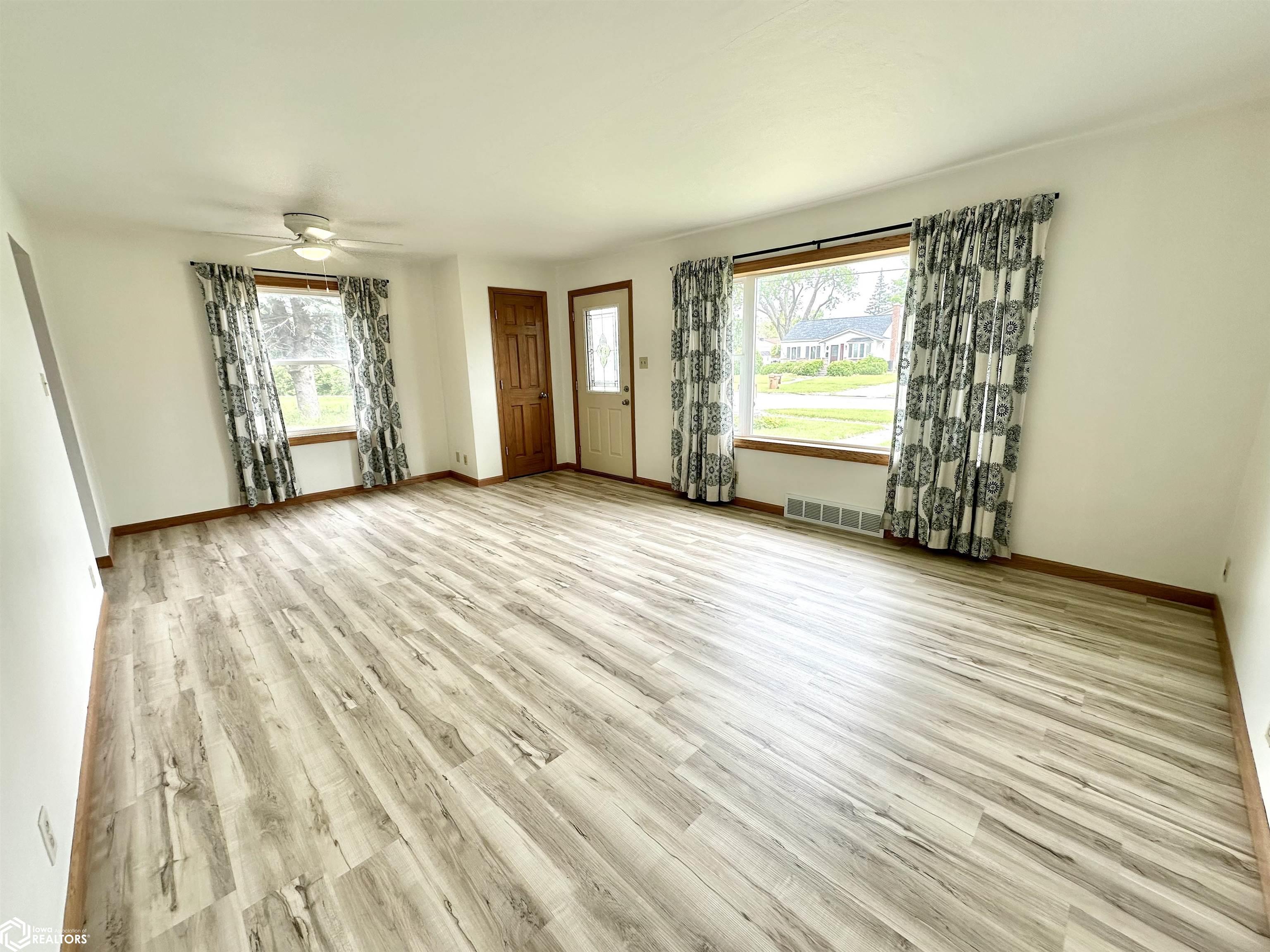 1528 8th Avenue, Grinnell, Iowa image 4