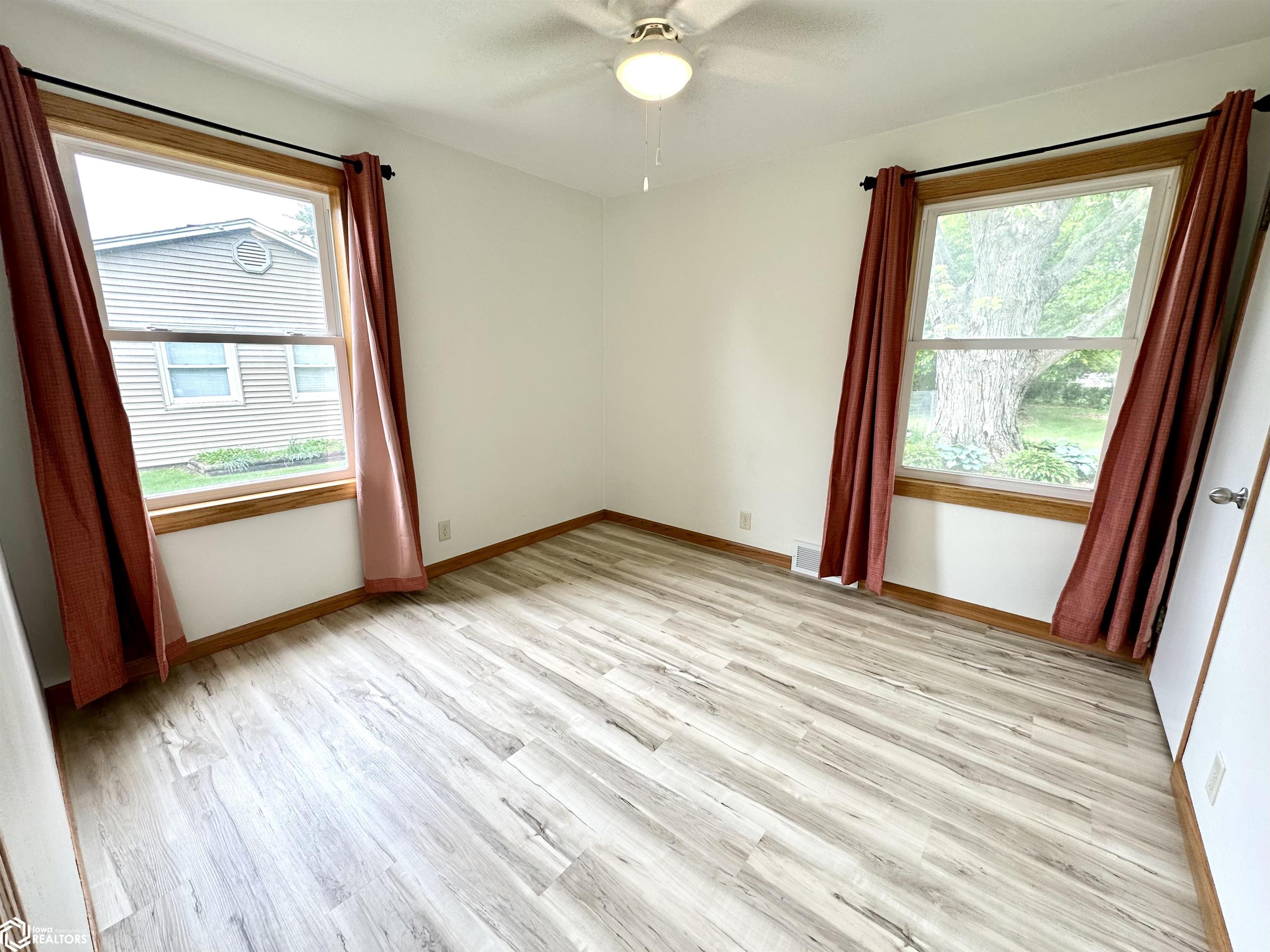1528 8th Avenue, Grinnell, Iowa image 33