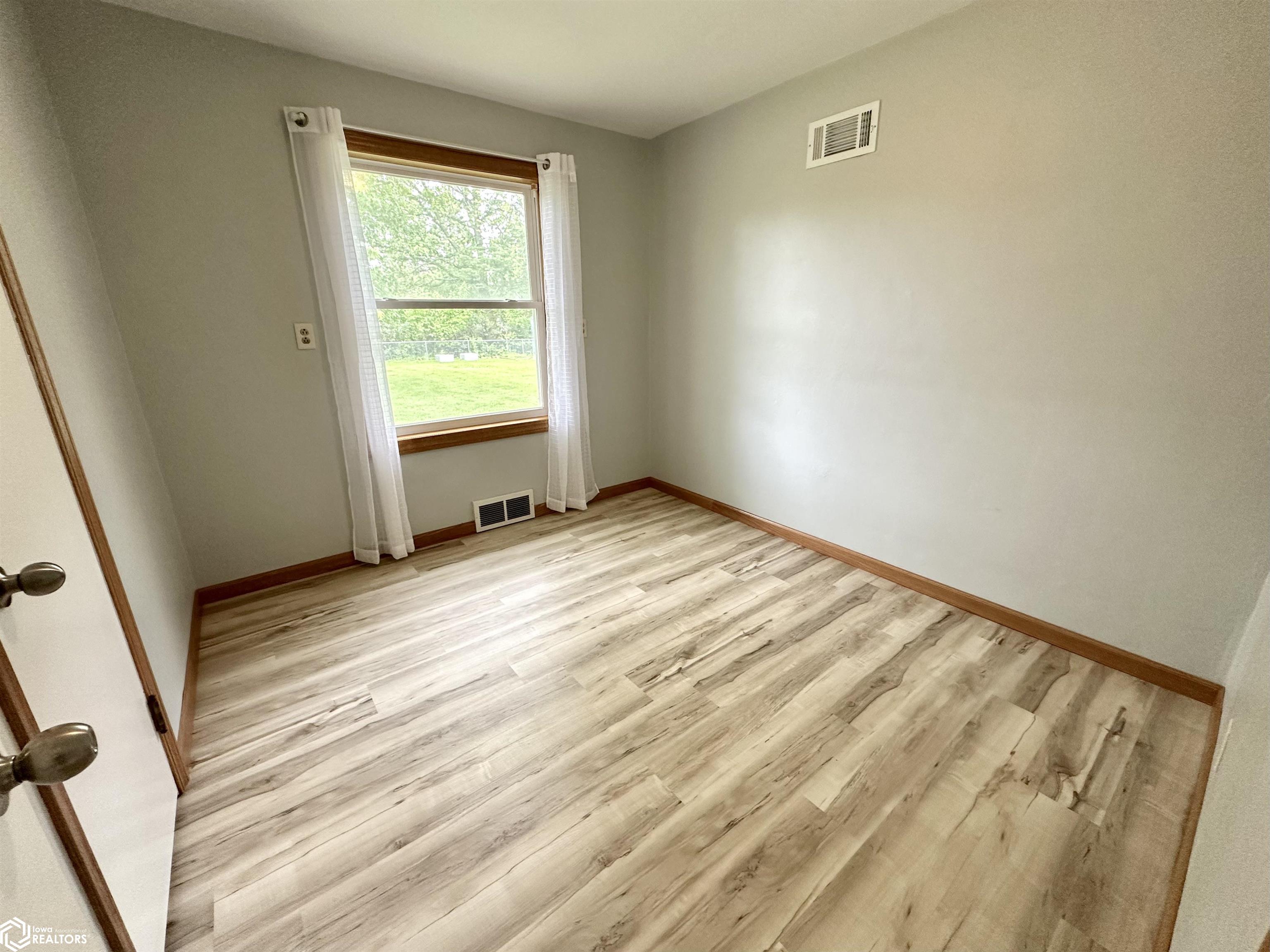 1528 8th Avenue, Grinnell, Iowa image 35