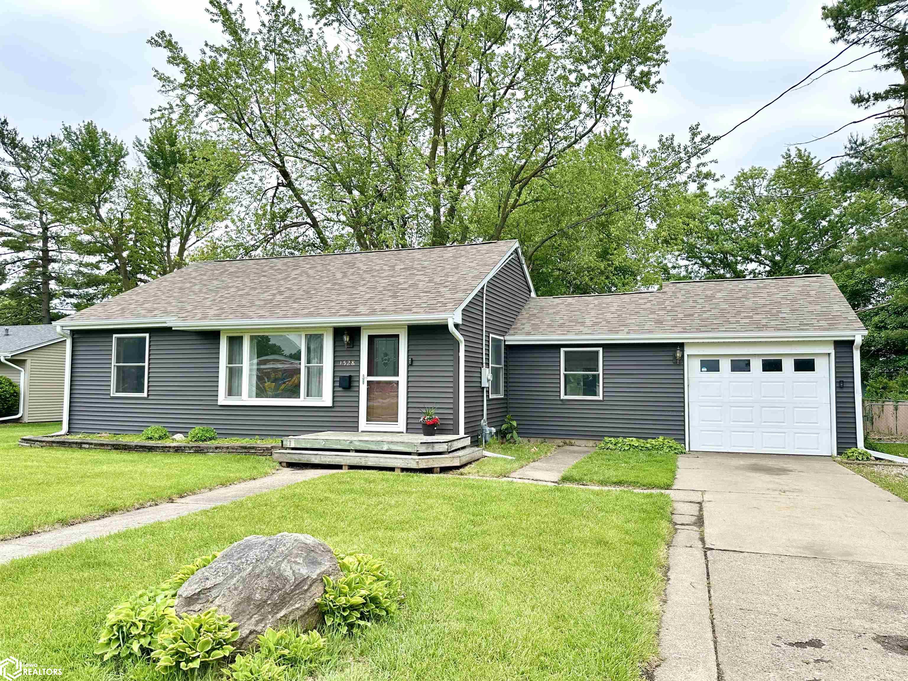 1528 8th Avenue, Grinnell, Iowa image 41