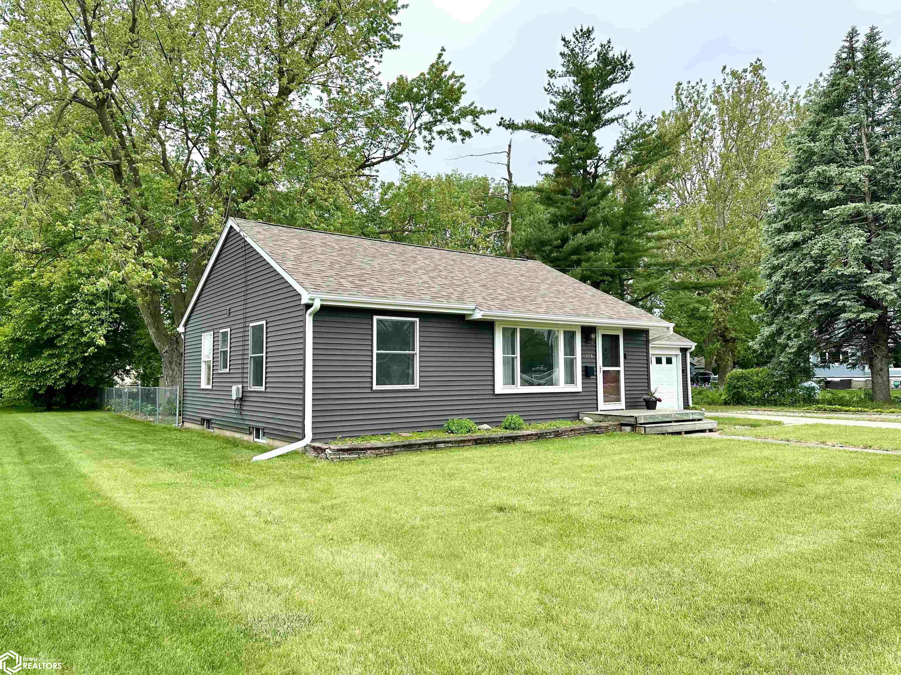 1528 8th Avenue, Grinnell, Iowa image 42