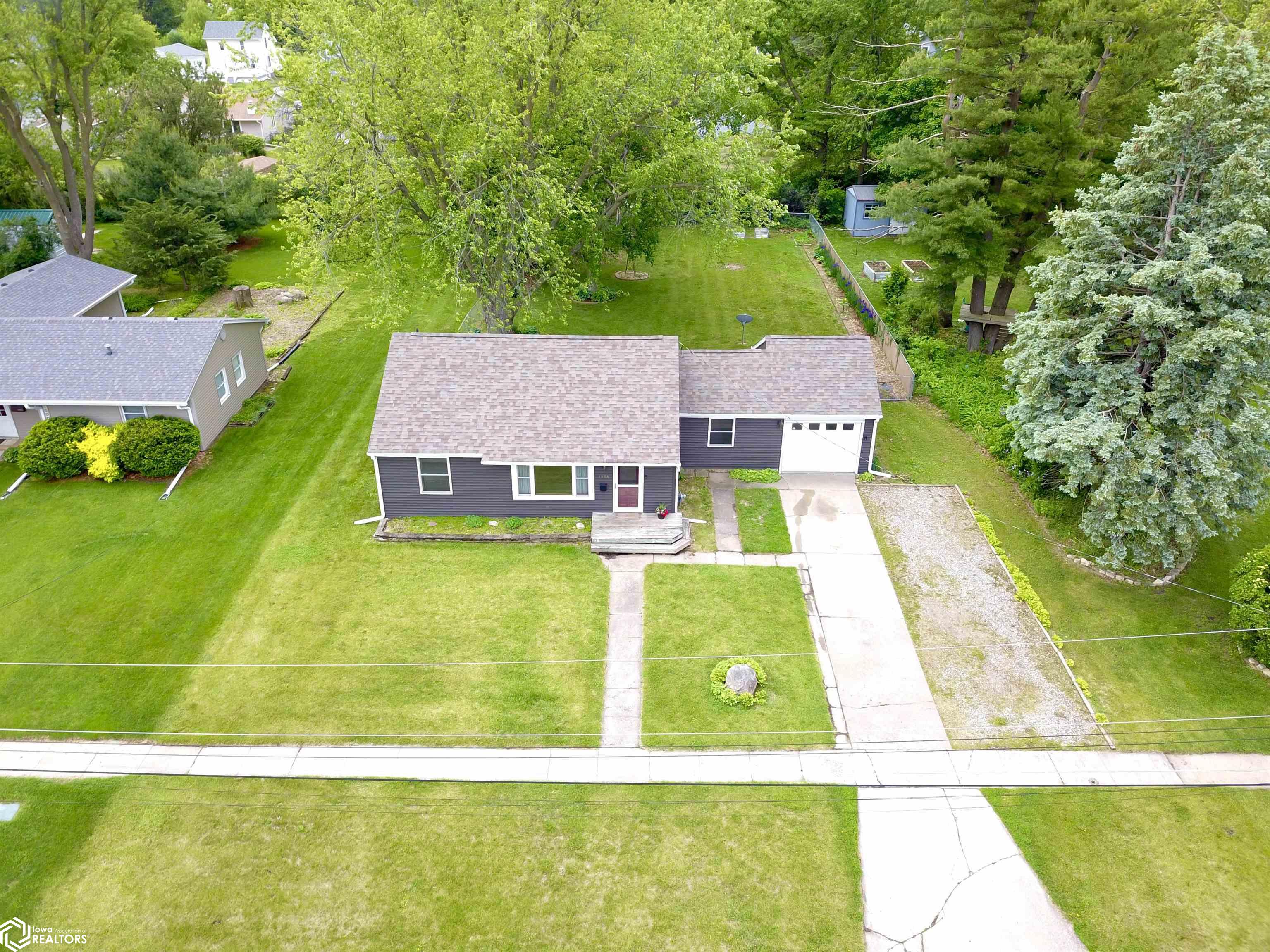 1528 8th Avenue, Grinnell, Iowa image 43
