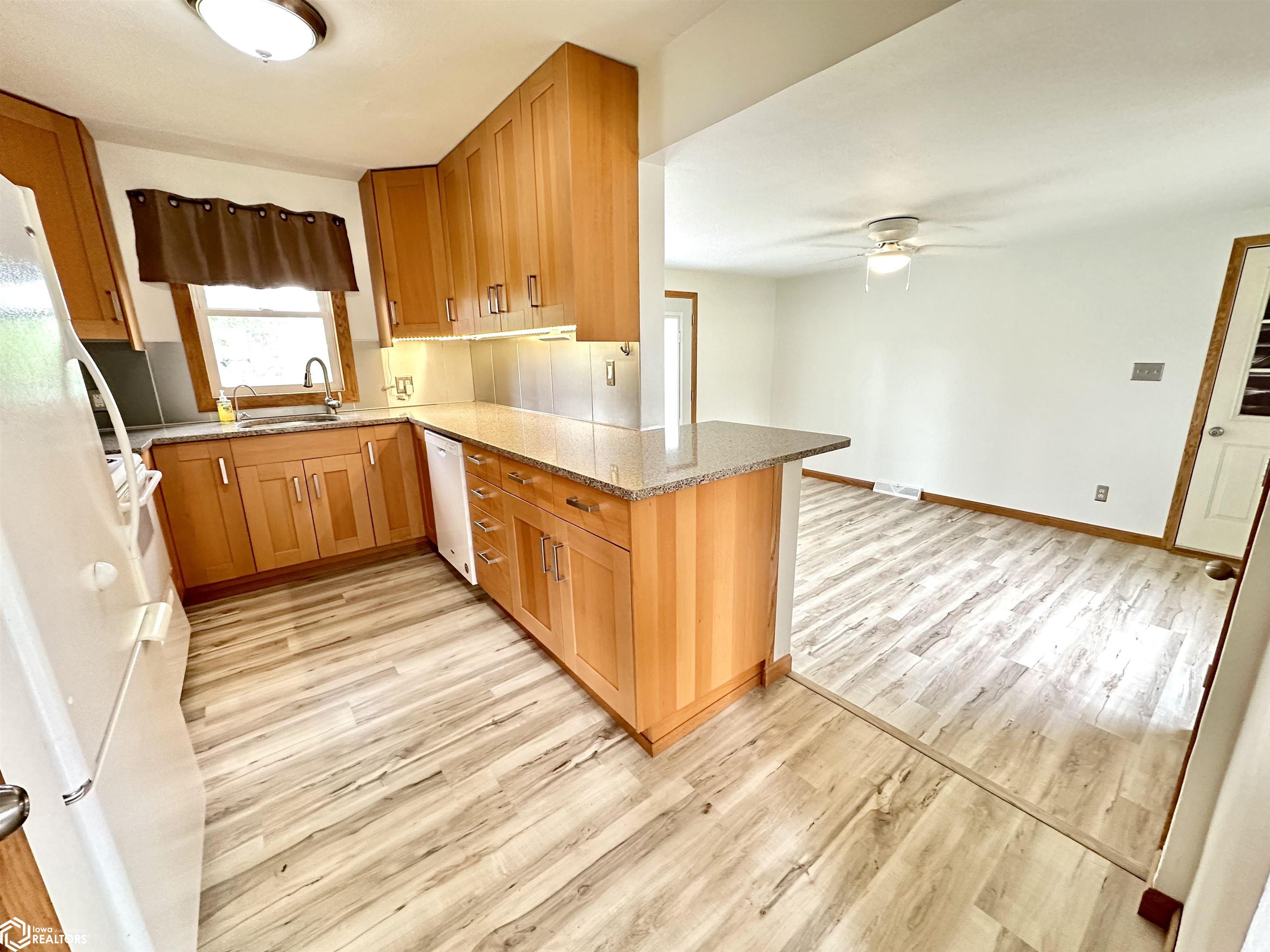 1528 8th Avenue, Grinnell, Iowa image 6