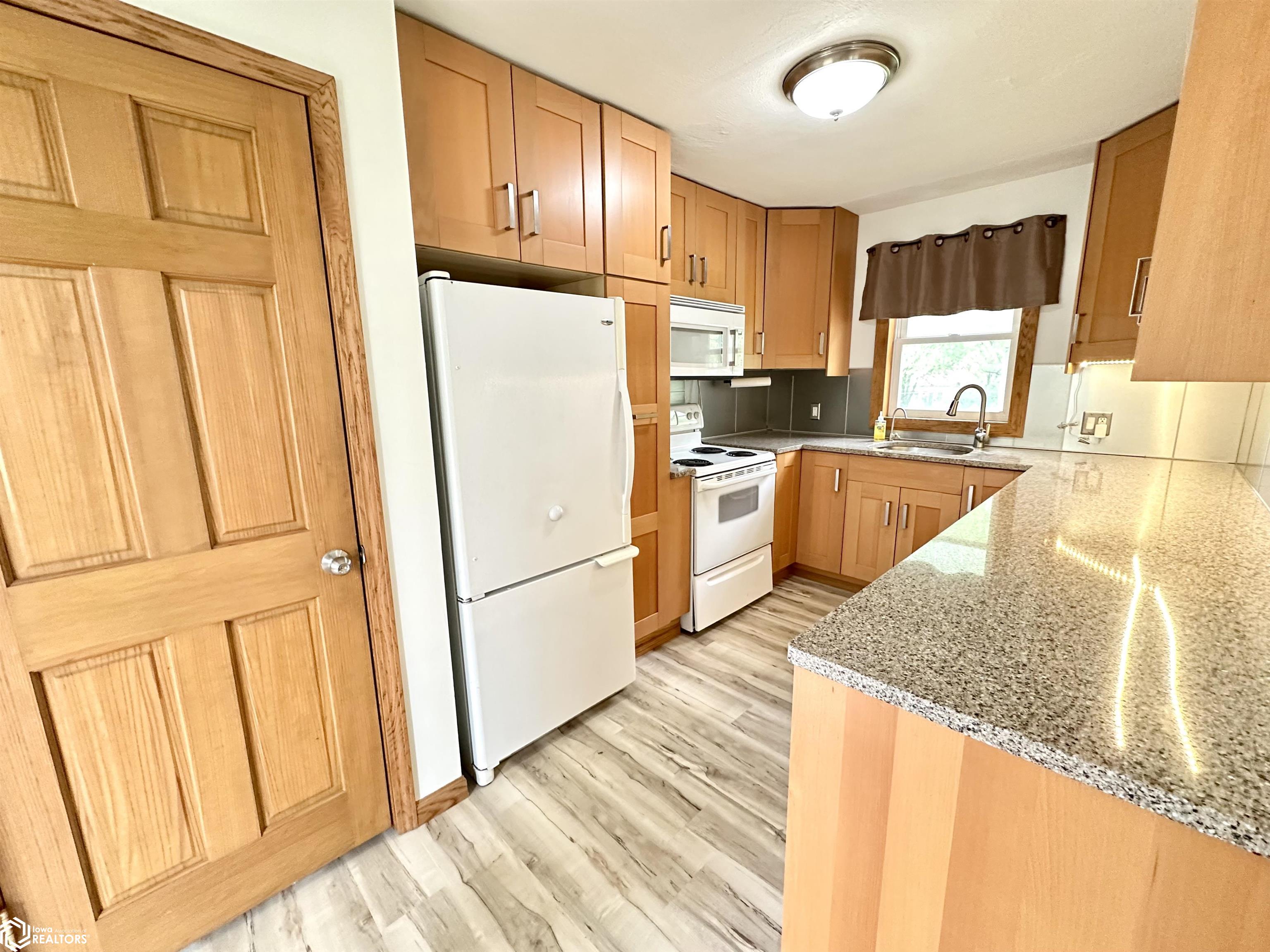 1528 8th Avenue, Grinnell, Iowa image 8