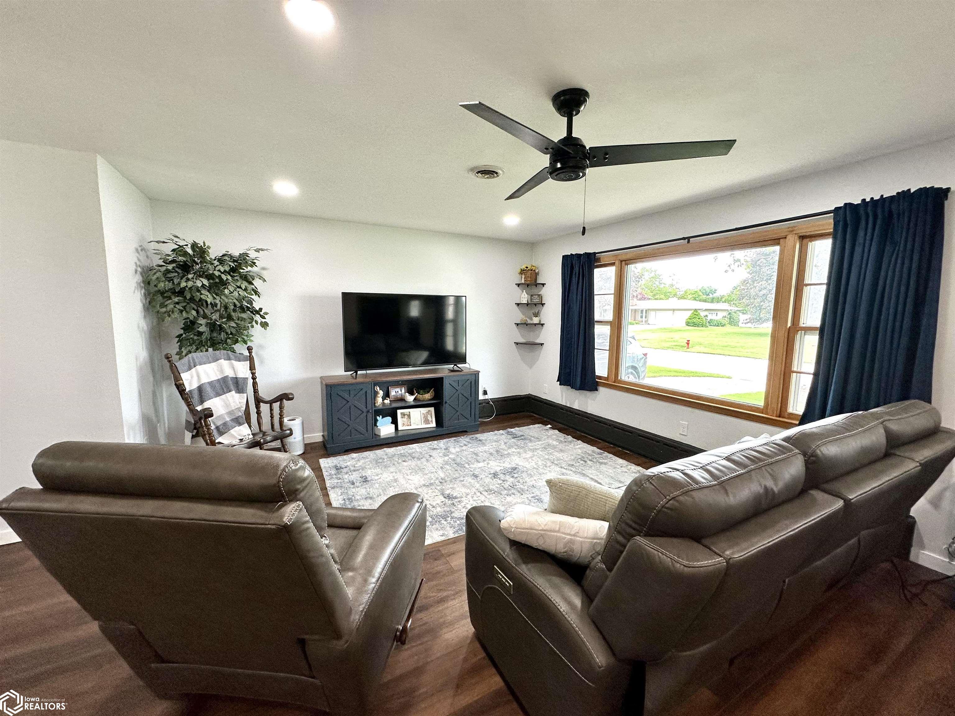 1816 5th Avenue, Grinnell, Iowa image 3