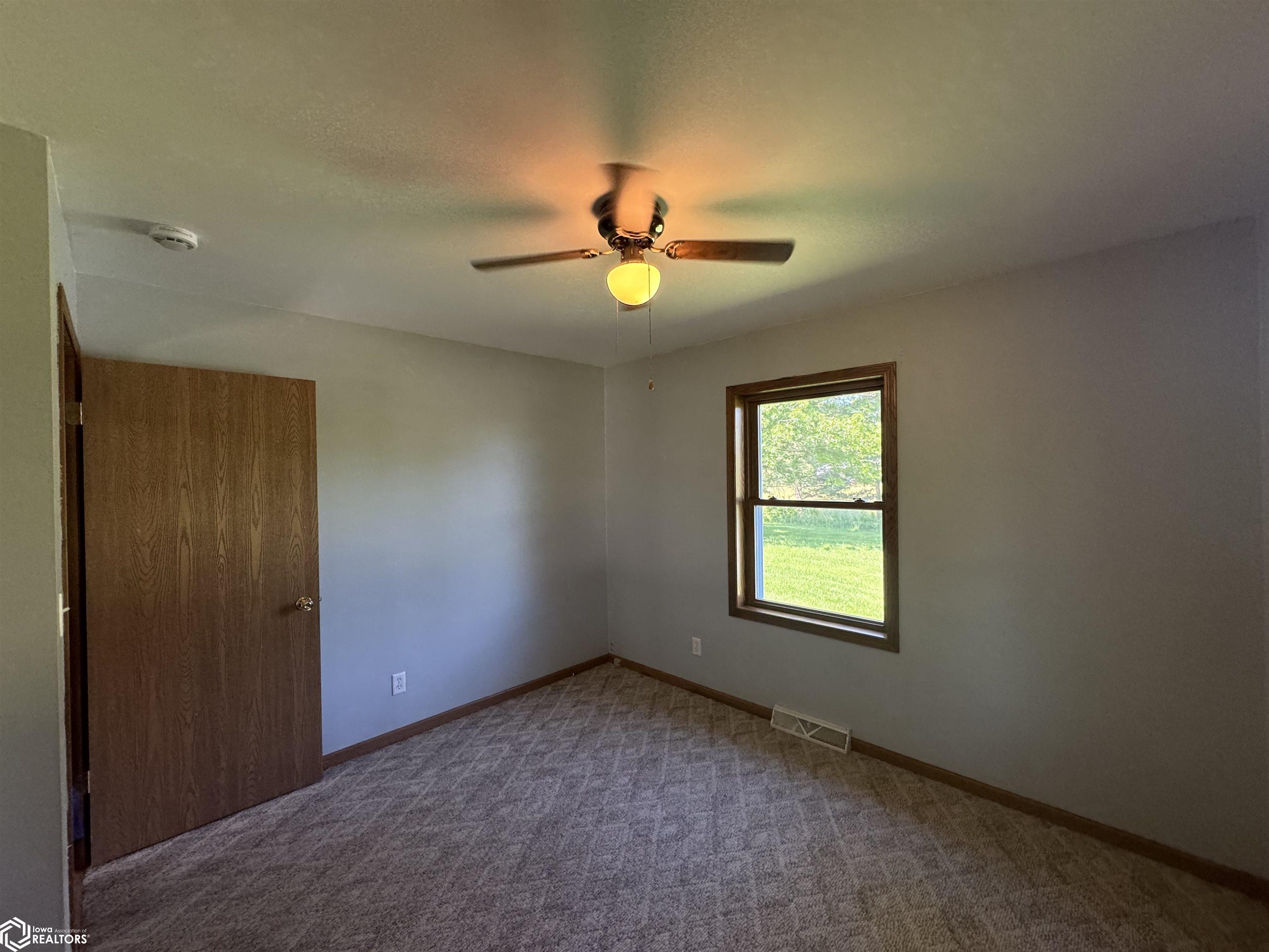 203 Maplewood Circle, Libertyville, Iowa image 8
