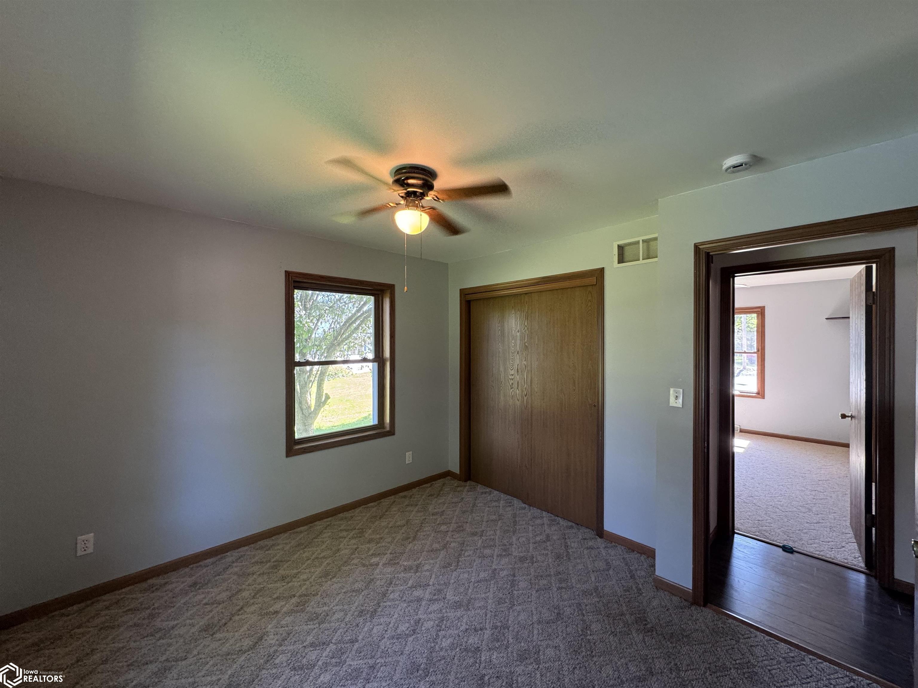 203 Maplewood Circle, Libertyville, Iowa image 9