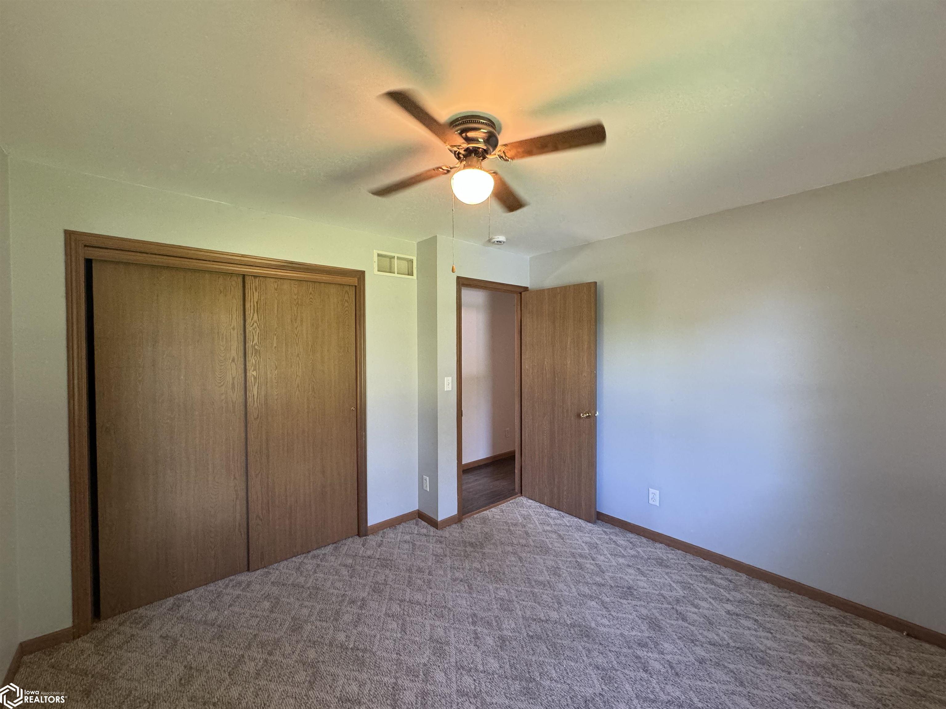 203 Maplewood Circle, Libertyville, Iowa image 10
