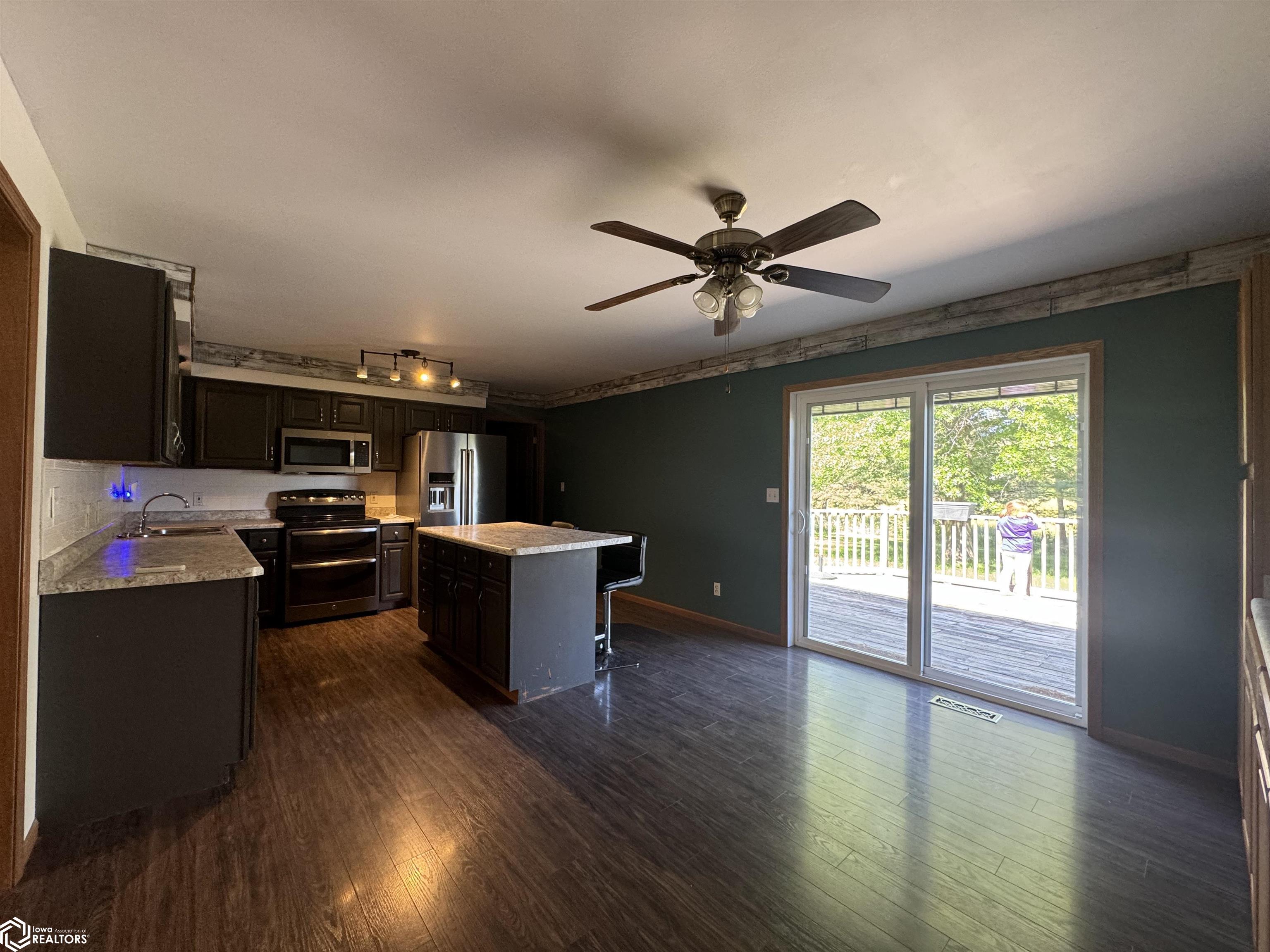 203 Maplewood Circle, Libertyville, Iowa image 15