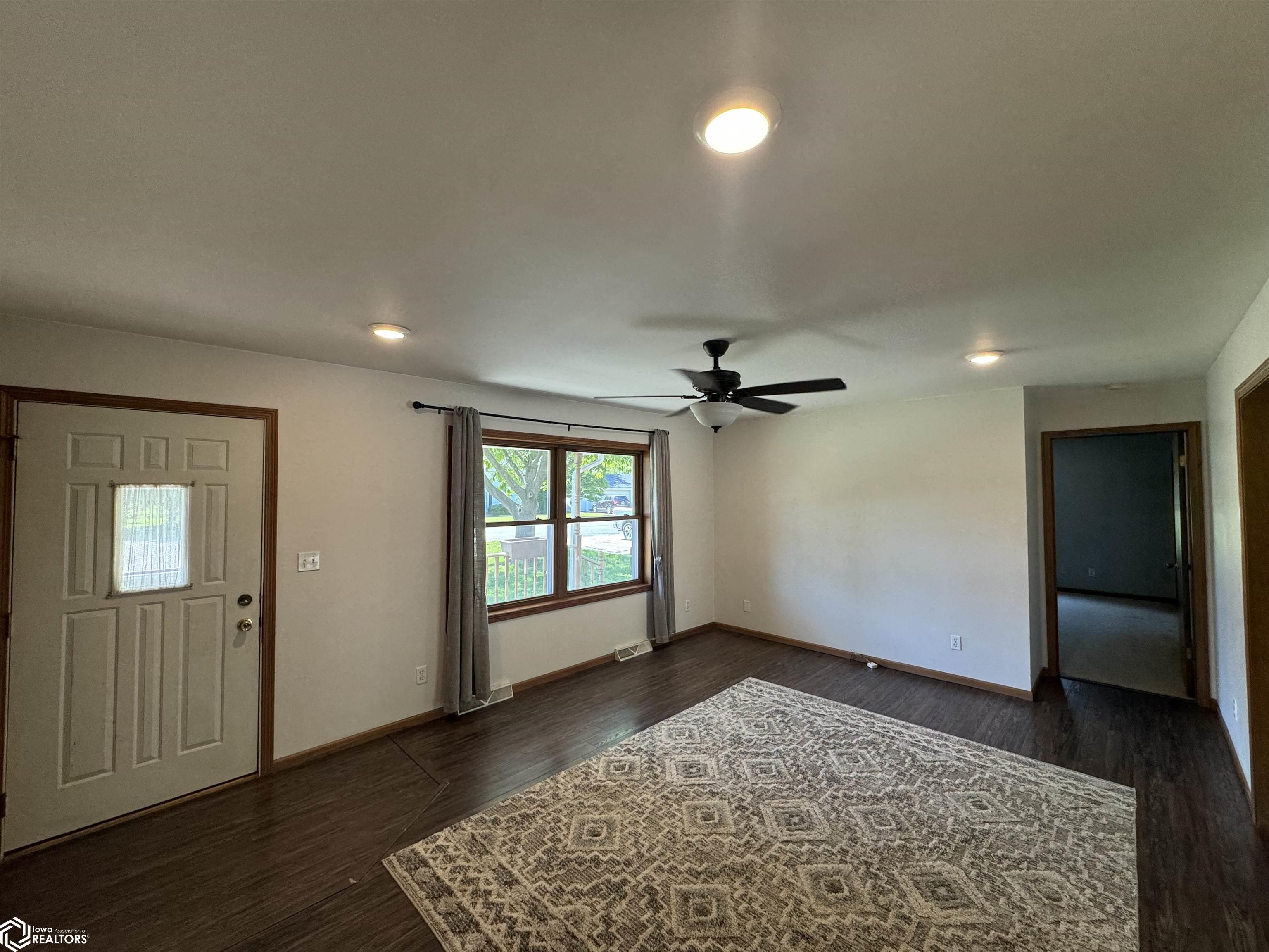 203 Maplewood Circle, Libertyville, Iowa image 21