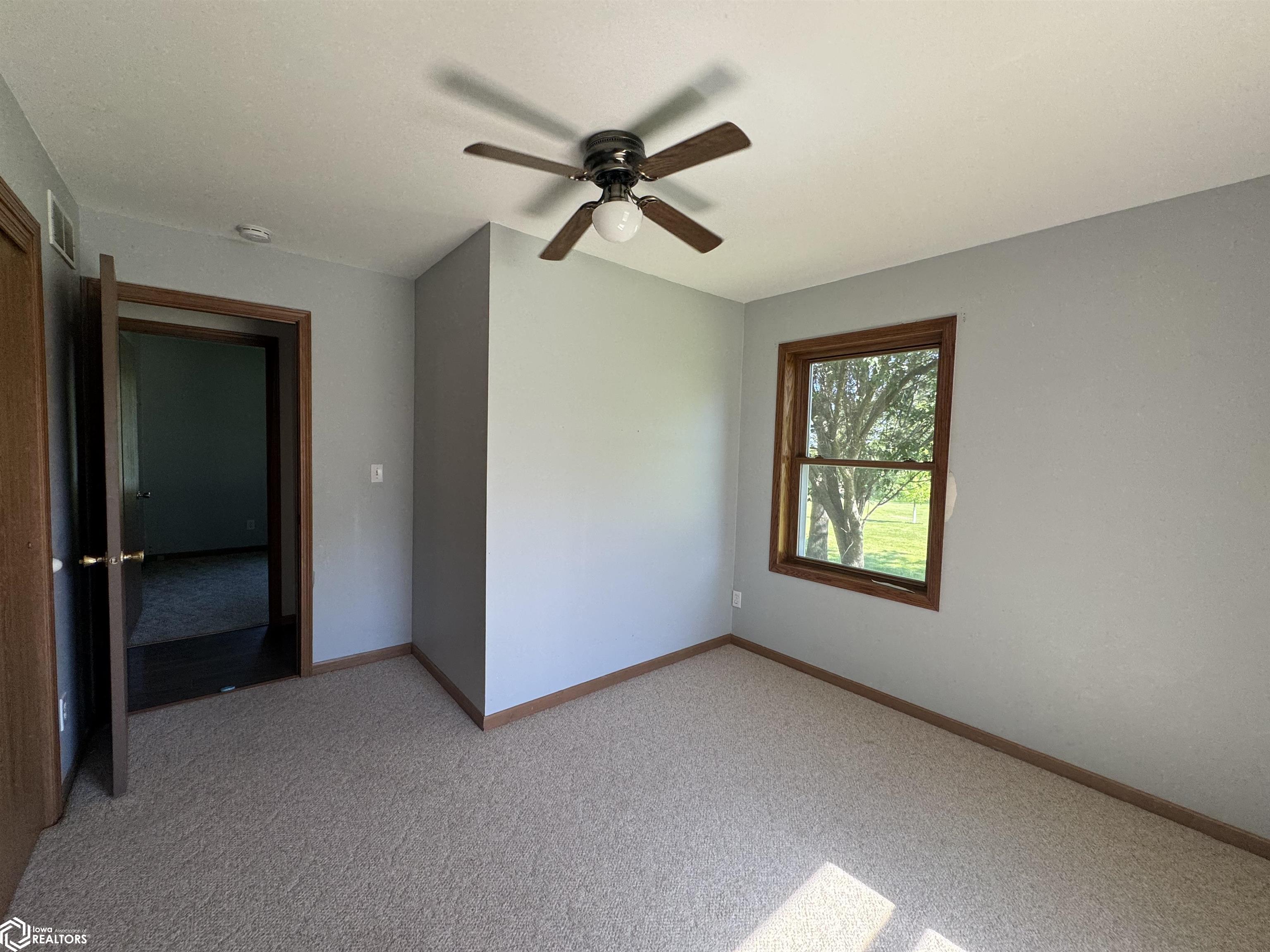 203 Maplewood Circle, Libertyville, Iowa image 7