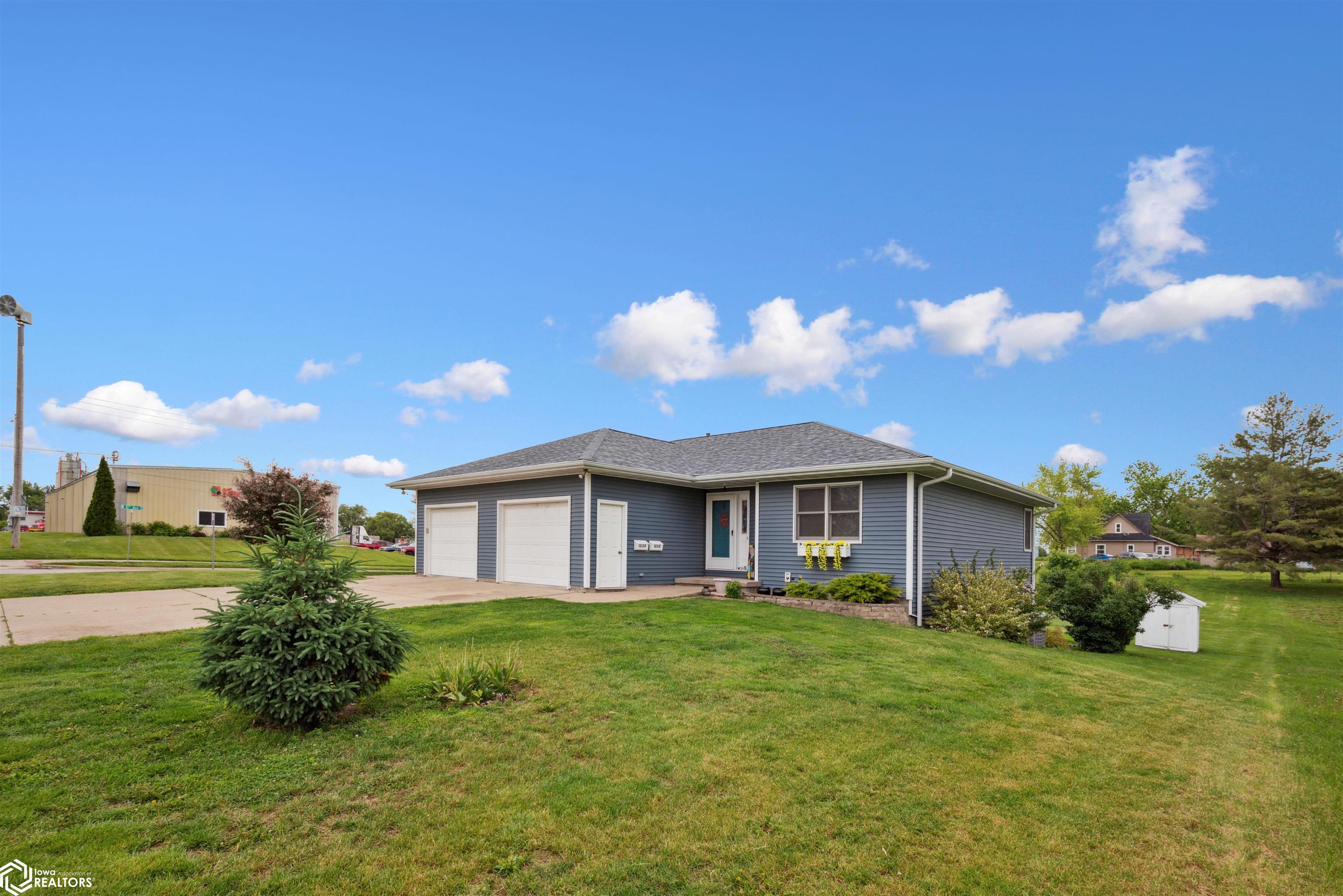 1030/1032 E 12th Street, Newton, Iowa image 2