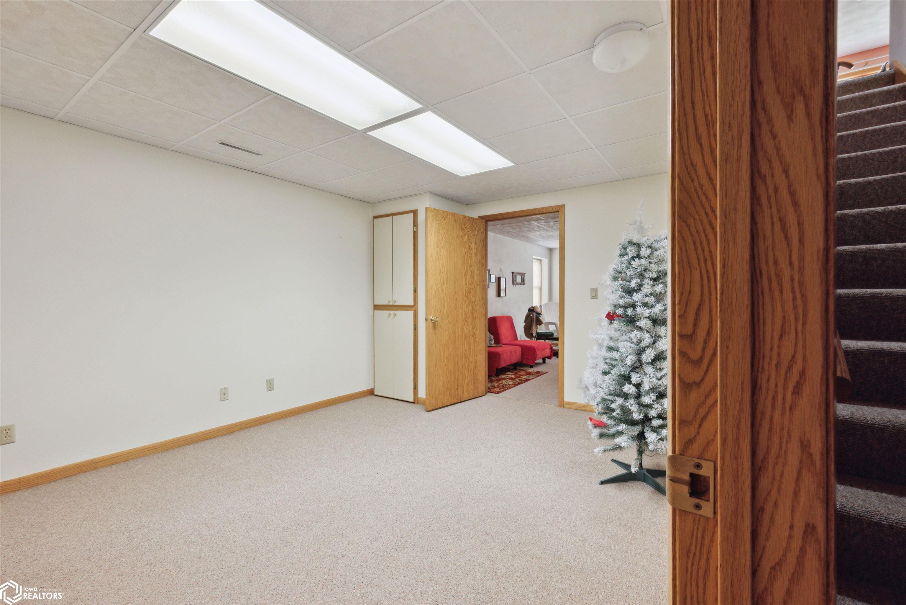 1030/1032 E 12th Street, Newton, Iowa image 17