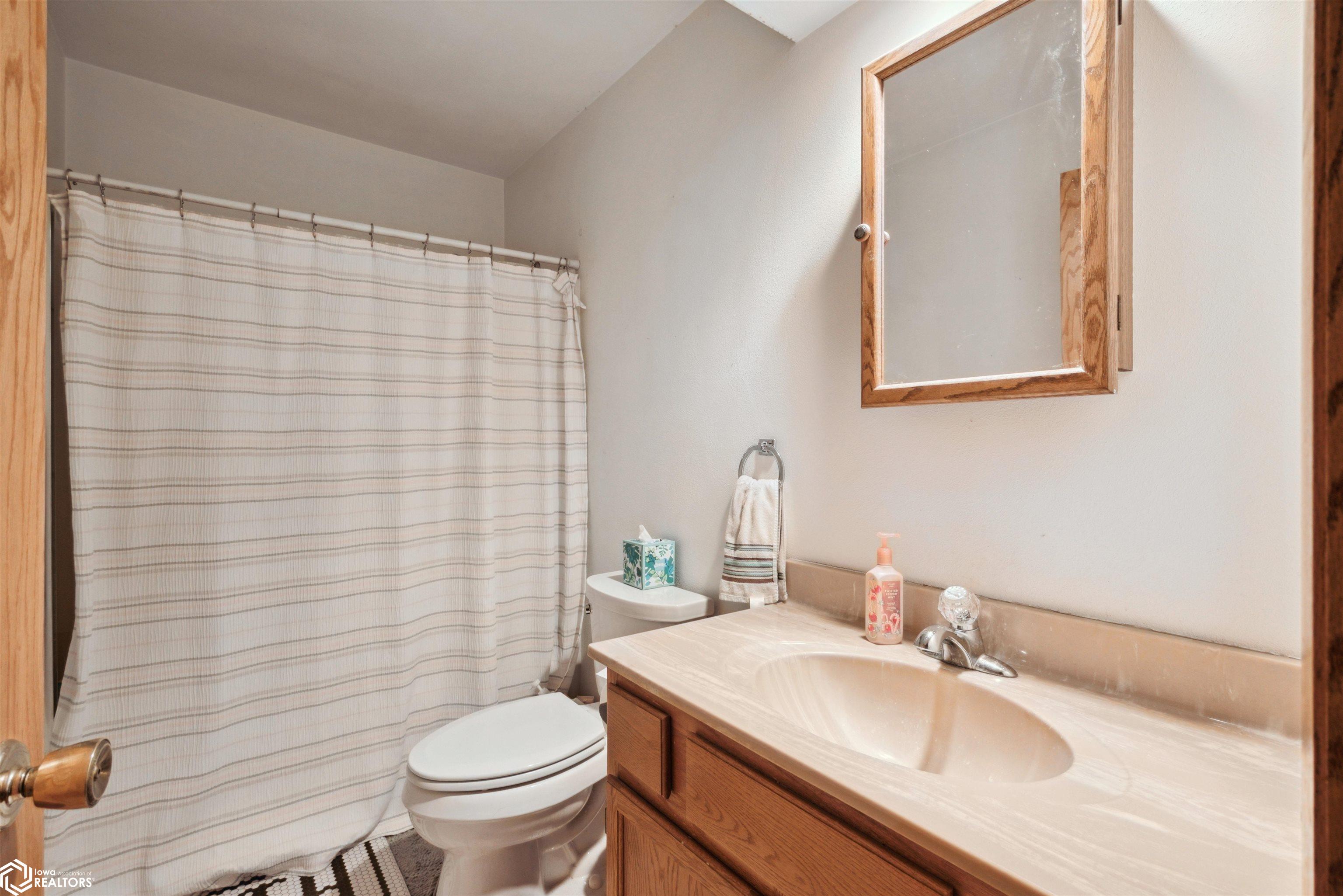 1030/1032 E 12th Street, Newton, Iowa image 26