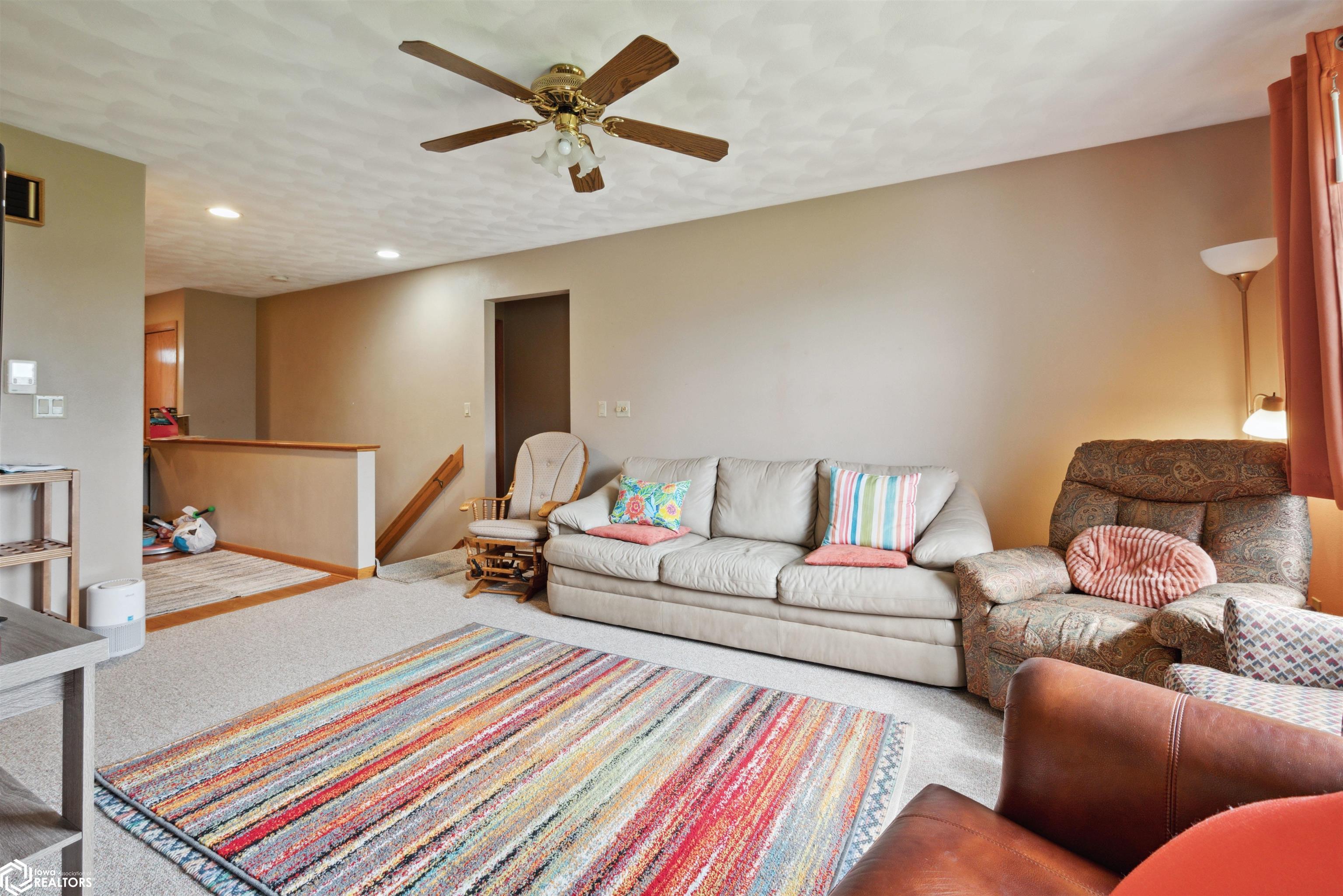 1030/1032 E 12th Street, Newton, Iowa image 4