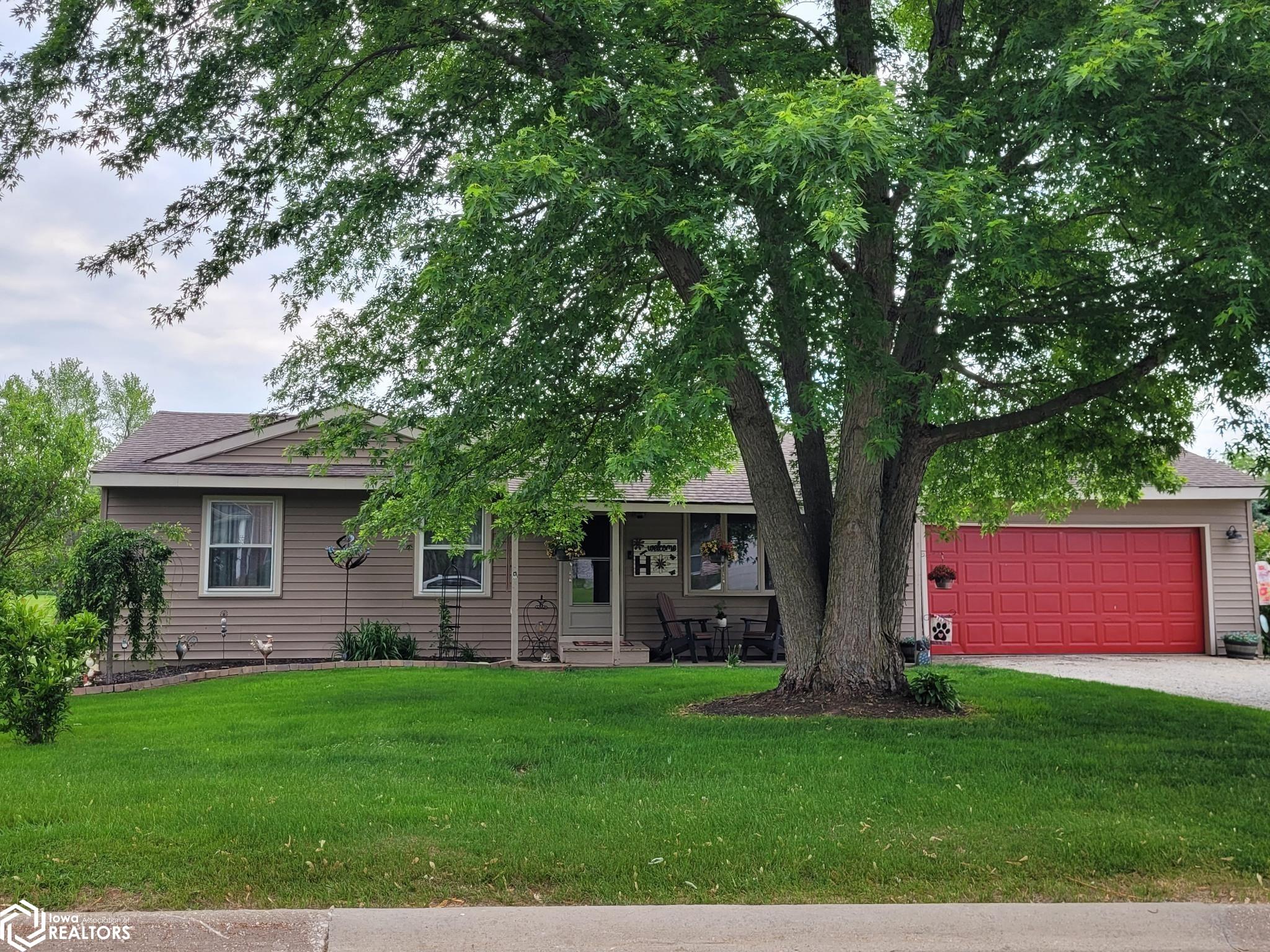905 Mackey Avenue, Sigourney, Iowa image 1