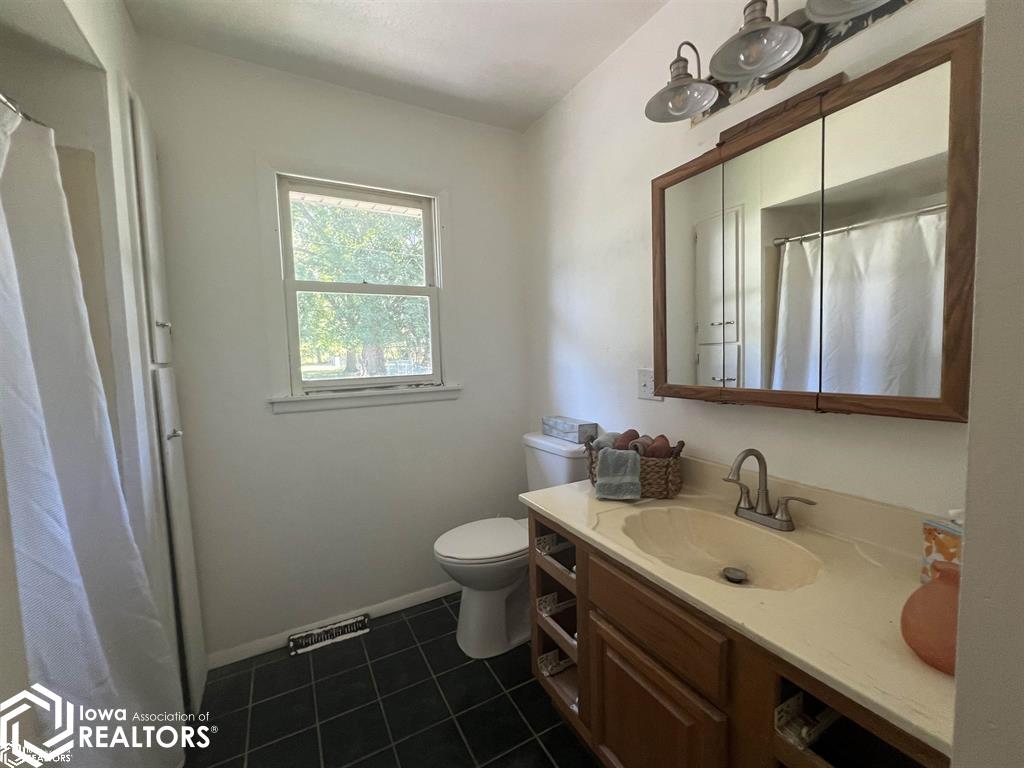 117 W Van Weiss Boulevard, West Burlington, Iowa image 11